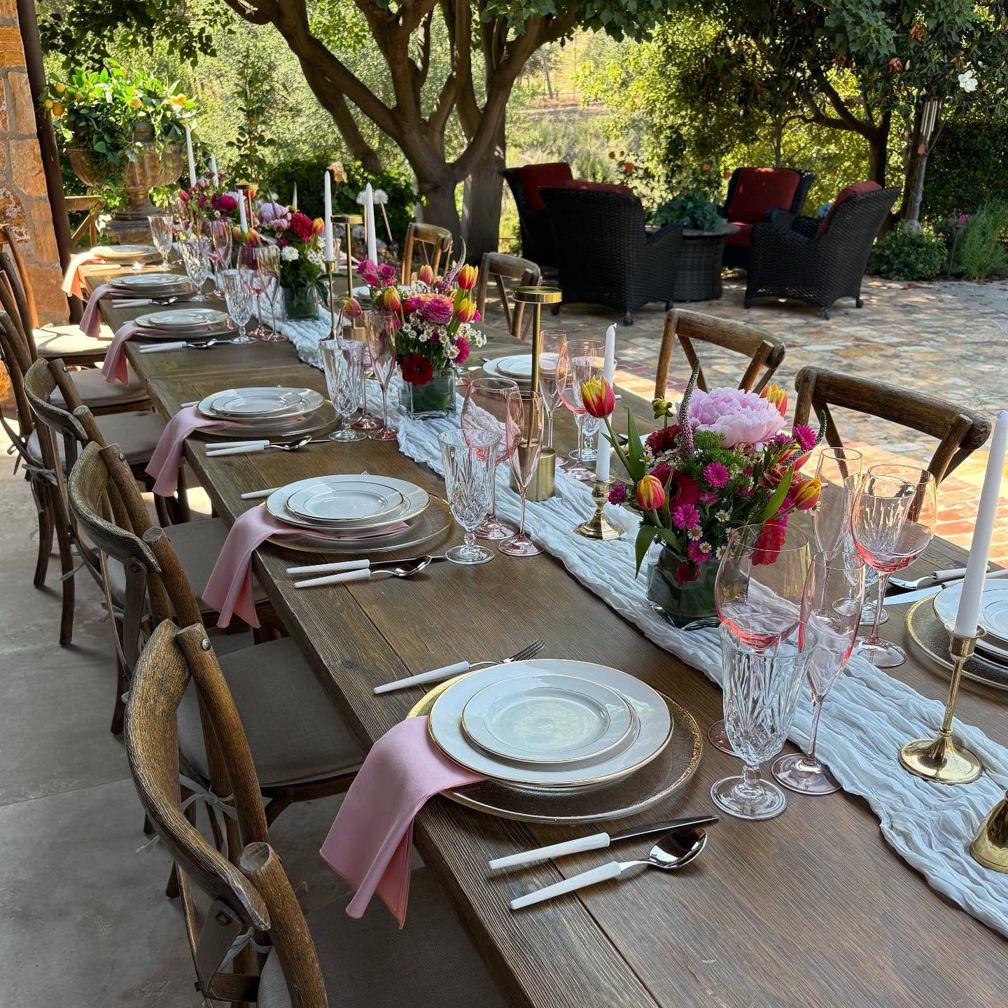Beautiful set up today in Coto in this fabulous Tuscan estate. The subtle touches of peach in our specialty peach napkins and in the wine and champagne glassware were the perfect touch of color and brought life to this rustic yet chic table escape.

