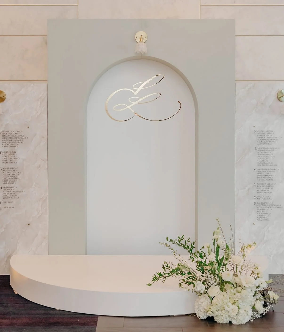 The art of first impressions ✨ This bespoke welcome sign and seating chart were not simply functional &mdash; they were designed as an extension of the Leslie &amp; Eli&rsquo;s story.

From the palette to the calligraphy by the bride herself, every d