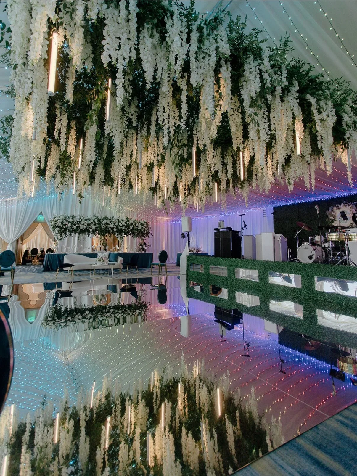 Decorate the 5th wall of your wedding day &mdash; the ceiling. And you we promise that you won&rsquo;t regret it! ✨ 

_______

CREATIVE PARTNERS:
Planning, Design &amp; Coordination @gianevents 
Travel Concierge @gianevents
Venue &amp; Catering @four