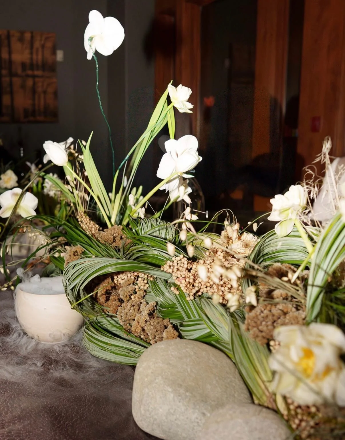 Move over pastel blooms &mdash; instead, give us our floral braided, dramatic and woven this Spring! 🌾

Venue @suncadia @thestovehouse_restaurant 
Floral @roseandsparrowfloral 
Linens @bbjlatavola 
Design @gianevents @kathyyy.trann 
Stationery Menu 