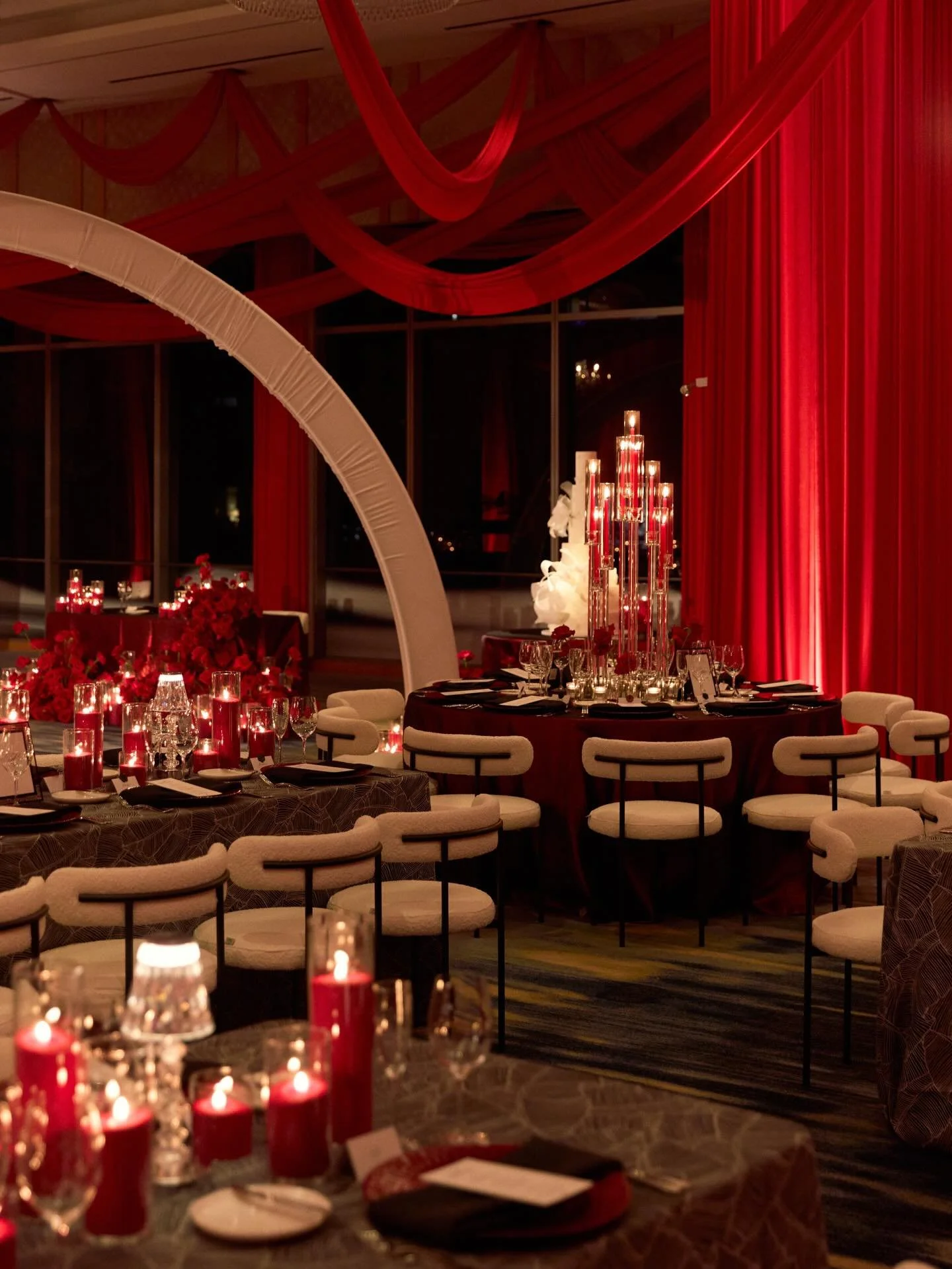A dinner reception of full of candles, light + love. ❤️ 

&mdash;&mdash;&mdash;

Venue &amp; Catering | @fsseattle @fsseattle 
Planning, Design, &amp; Coordination | @gianevents @isabellacaldee
Photographer | @alexanderjorden 
Videographer | @robbien
