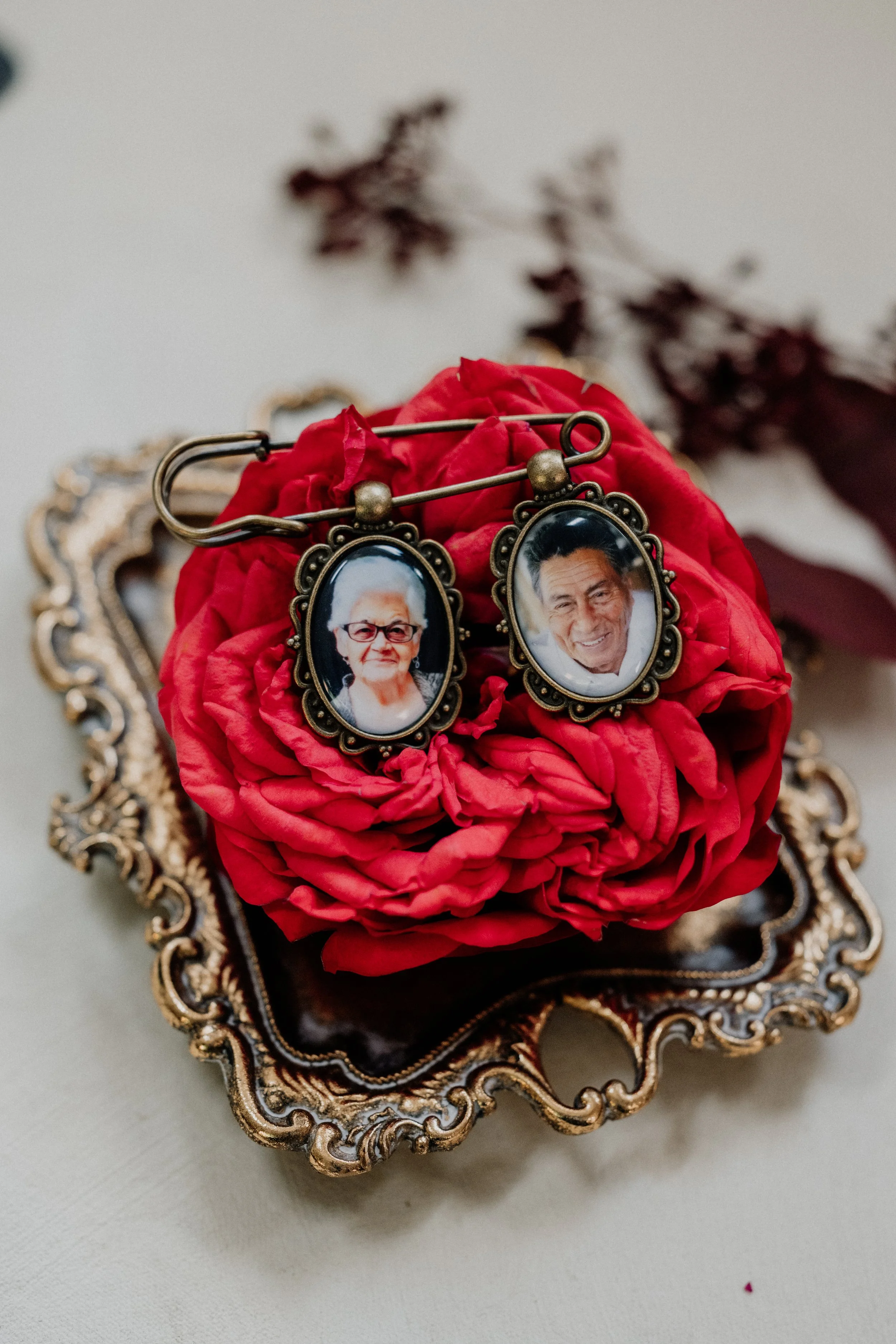 Wedding memorial pins