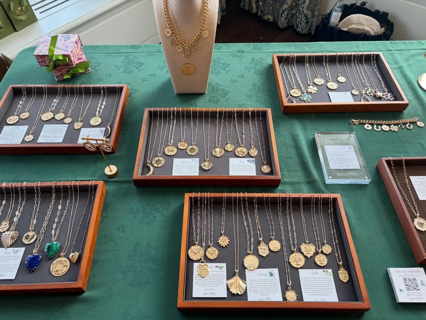 We had such a great time at our annual holiday shopping market benefitting @cooperconnorfund! Thank you to our favorite brands and people who showed up, supported, and shopped for a great cause. ❤️