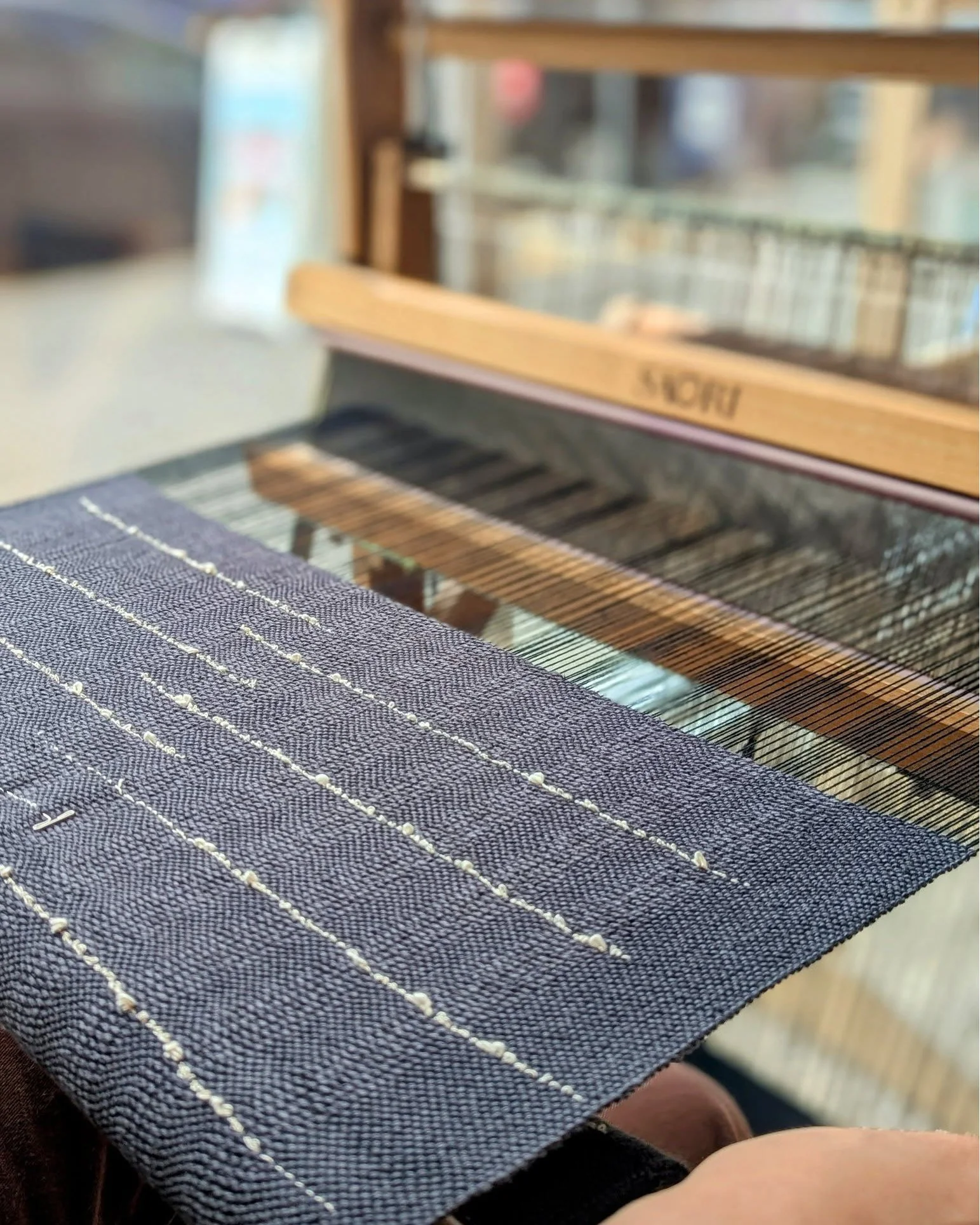 Arianna just finished her first fabric entirely handwoven in the store. In a few weeks you will be able to discover what she will create with it. Stay tuned! 

#handwoven #loomweaving #handmadewithlove #supporthandmade #ShopSmall #ballardseattle