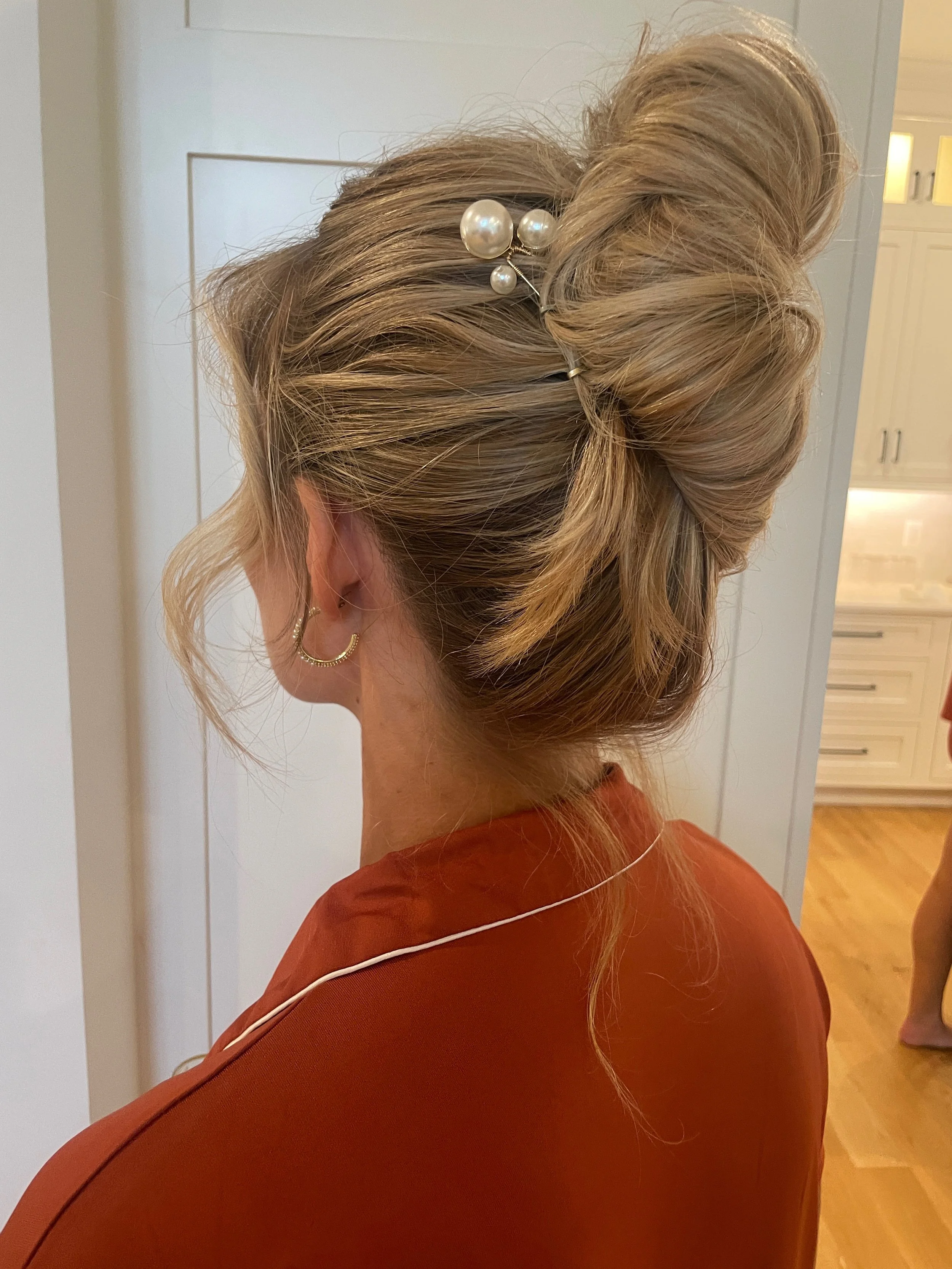 Soft textured bridal updo for Maryland wedding with a pearled bridal hair pinaccessory