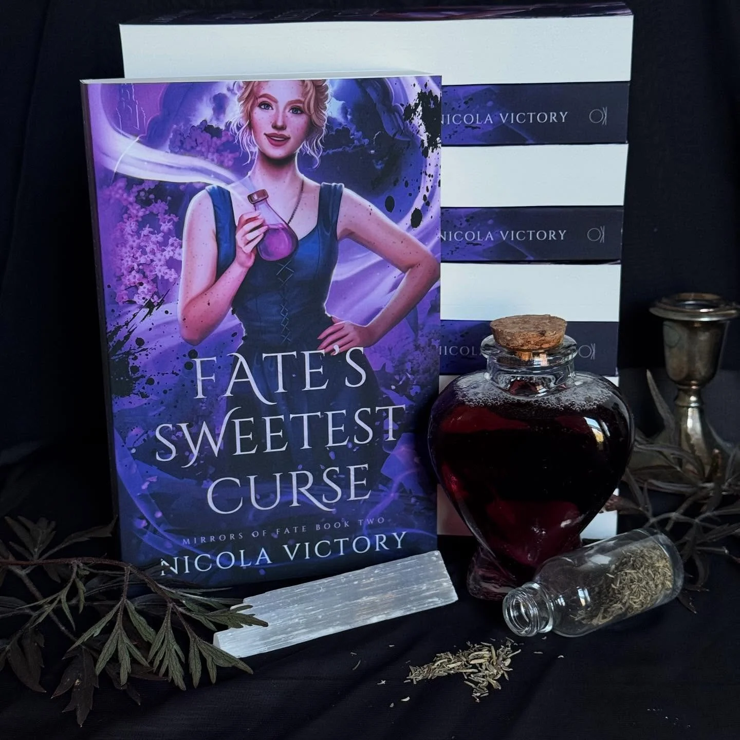 Signed paperbacks are finally available on my website! Head to my shop for a special signed shelf trophy (and a free bookish sticker!). 

*Alchemy tools sold separately 😉