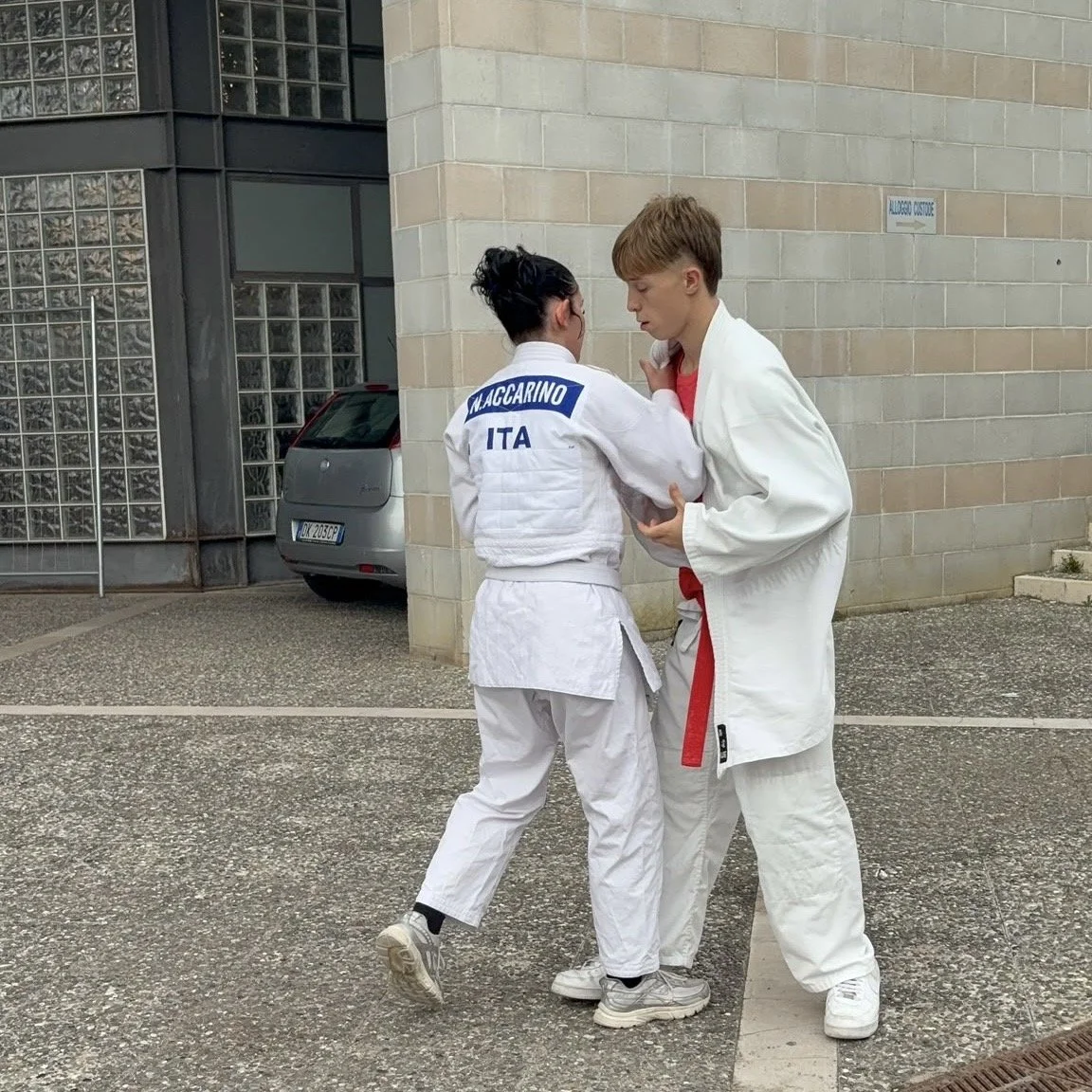 ba566eec-9ac0-4b39-8570-46db34938797.jpg