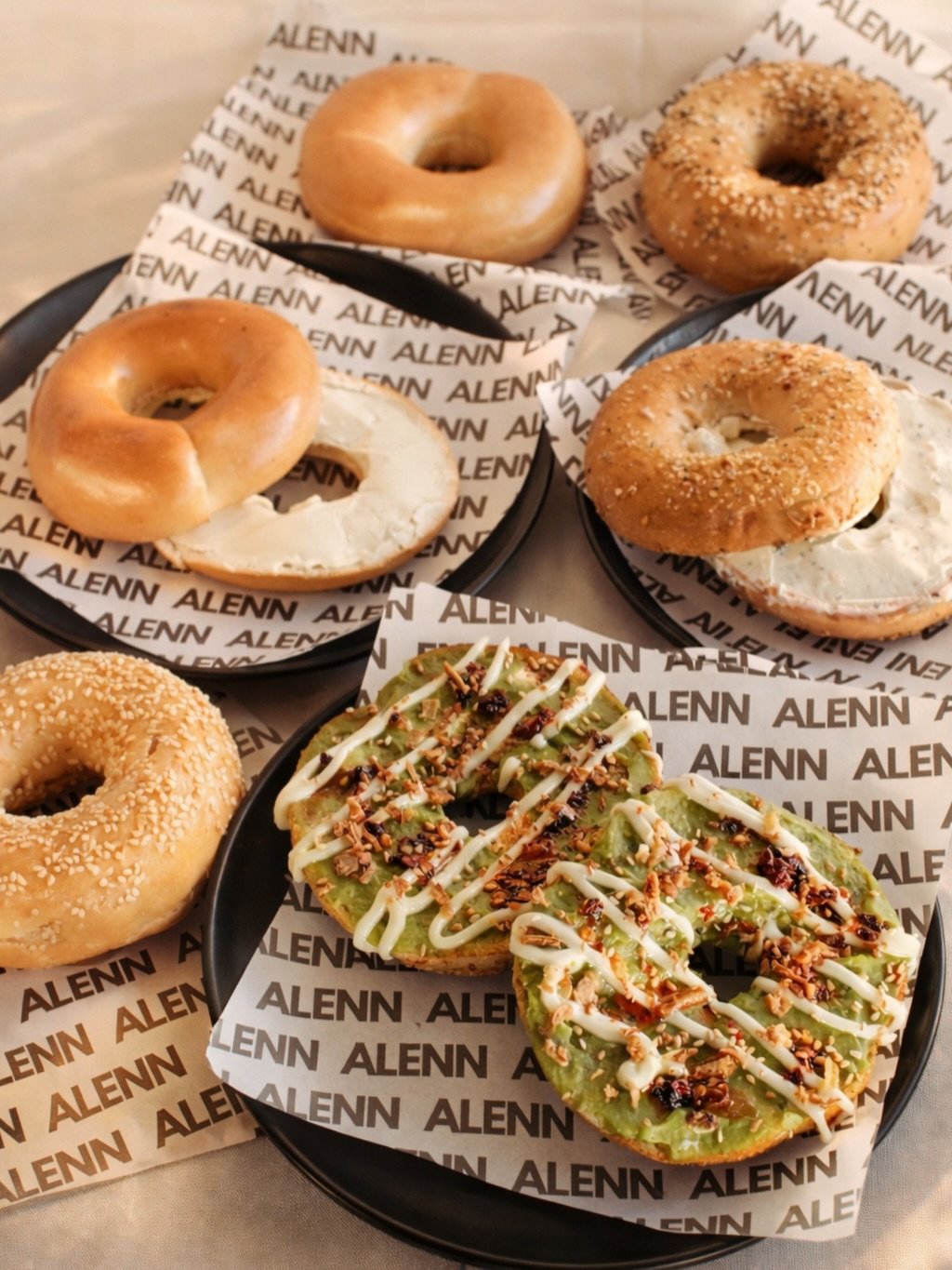 Introducing bagels at our caf&eacute; 🥯✨
Go with the classic bagel cream cheese or our specialty bagel, the Spicy Avocado Crunch 🥑🔥