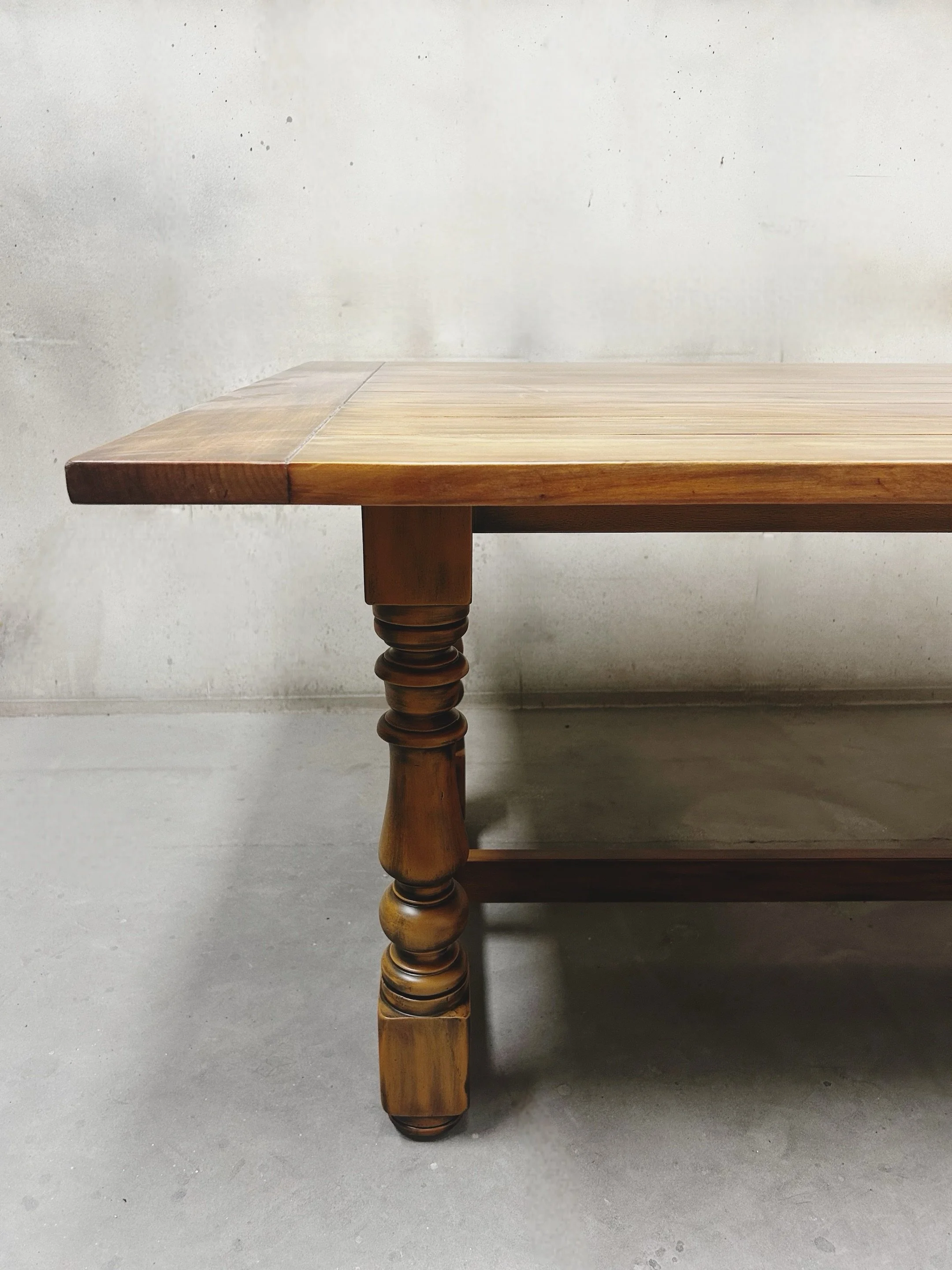 She&rsquo;s big, she&rsquo;s beautiful, comfortable seats 8 and will most definitely compliment an interior with soul. 

Checkout the details to this refectory dining table at www.locuscollective.au 

#diningtables #sustainablefurniture #europeandesi