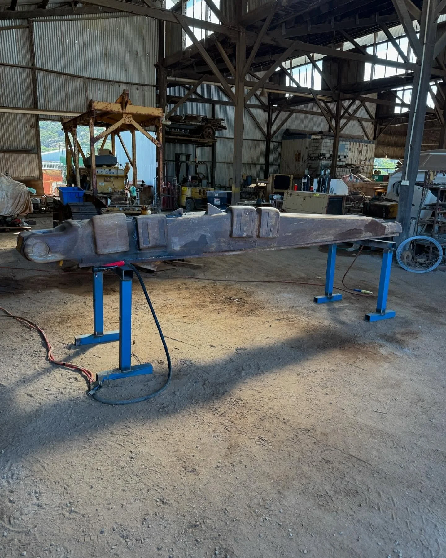 375 blade arm we repaired and replaced wear plates #boilermaker #komatsudozer375 #mobilewelding #wse