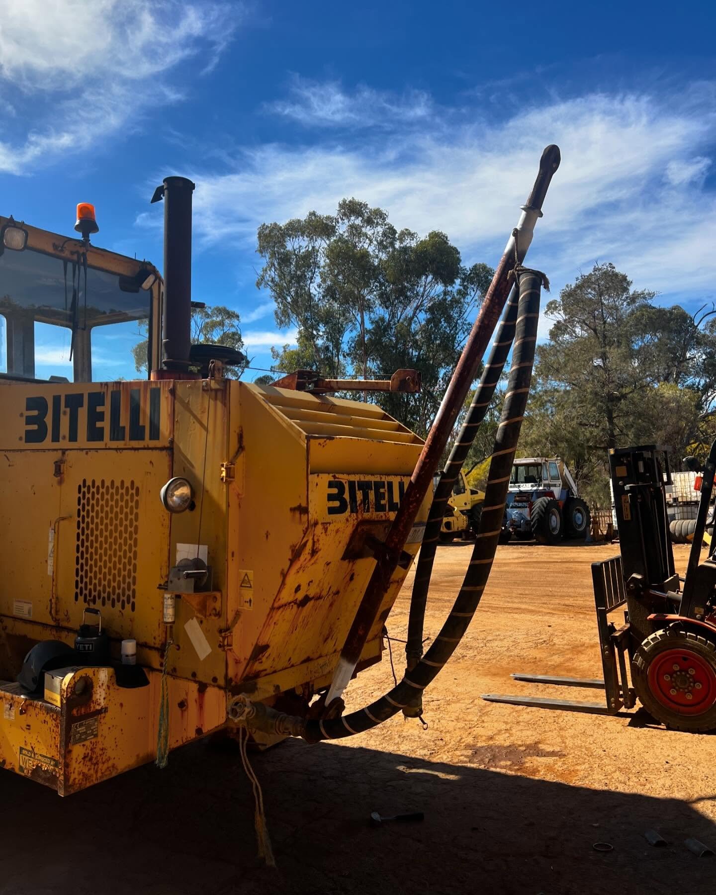 General maintenance upkeep on a clients&rsquo; Stabiliser. Repaired the front push bar, window hinges and a complete revamp of most of the ripper pins underneath. 

#weststreamengineering #perthfabrication #wheatbeltboilermaker #welding #heavymachine