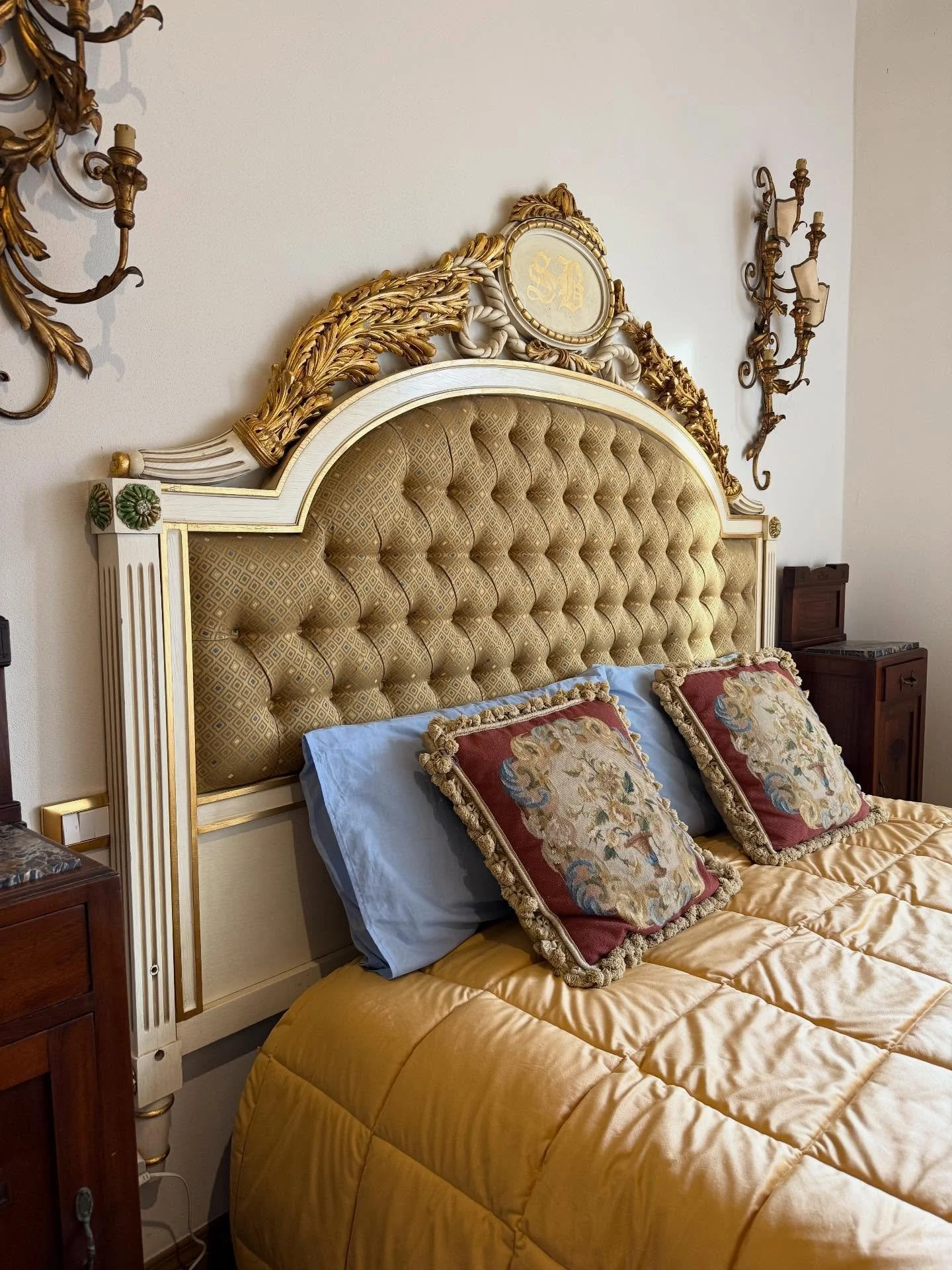 Another of our Suites&hellip;Fit for a KING (Bed) and a QUEEN. This Archangel Michael &amp; Lady Faith bedroom is adorned in blue and gold, and graced with this 1845 original fresco ceiling. More to come about this fresco! #bedandbreakfastitaly🇮🇹☕️
