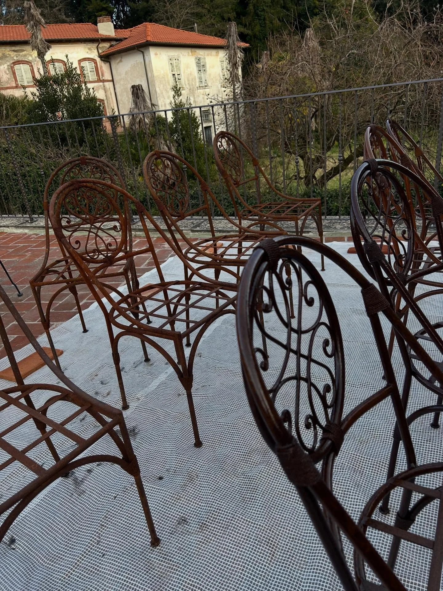 Taking advantage of some sunny January days: Anti-rust painting our beautiful furniture on the first Terrace (Piano Primo). Similar project on the rooftop Terrace (Piano Secondo), next! #bedandbreakfast #italytravel #italyretreats #terraceliving #out
