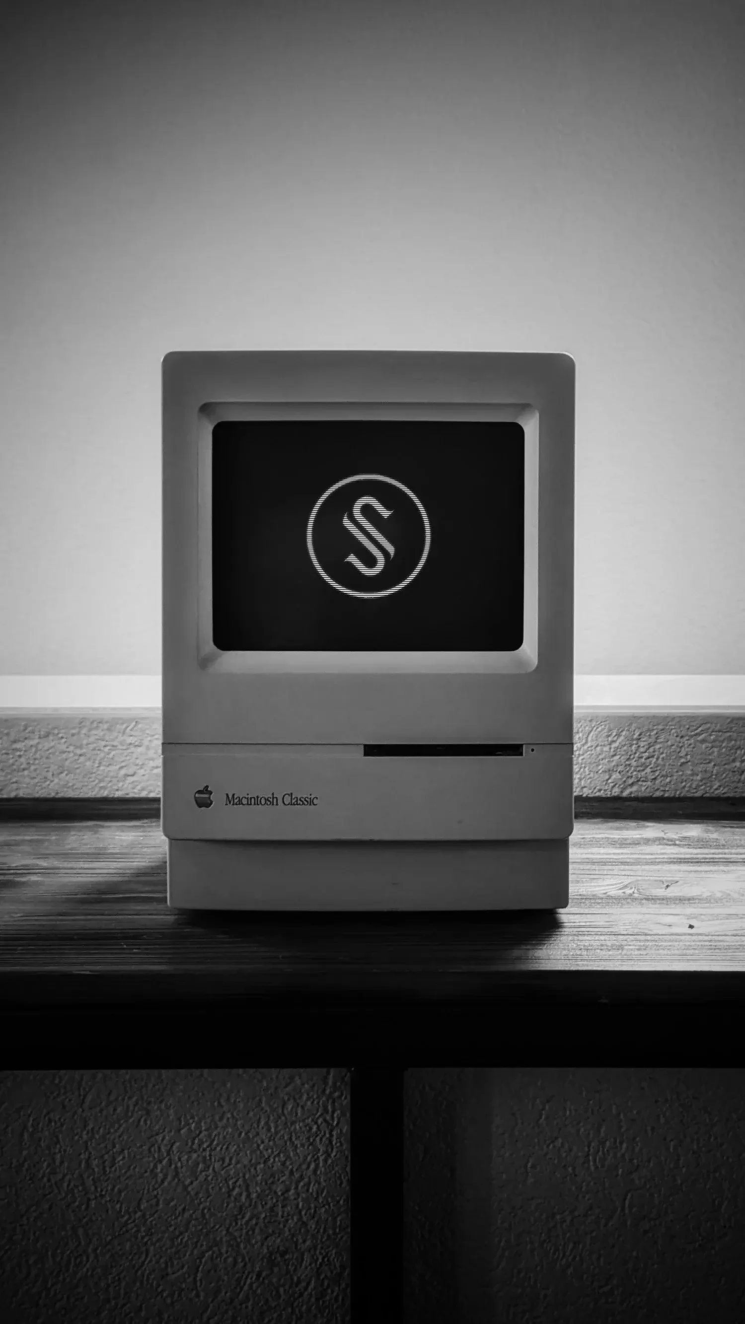 Old Mac with Jono Stone logo on screen.