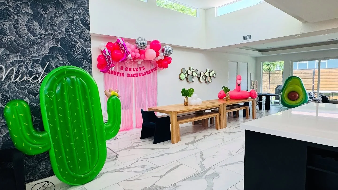 A bachelorette in Austin is always a good idea 🎉❤️ we&rsquo;re in love with this rental between South congress and South Lamar 💯 💅🏻 #austinbachelotte #atxbachelorette #austintx #finalfiesta #bridetobe2026 #austinbachitinerary #bacheloretteweekend
