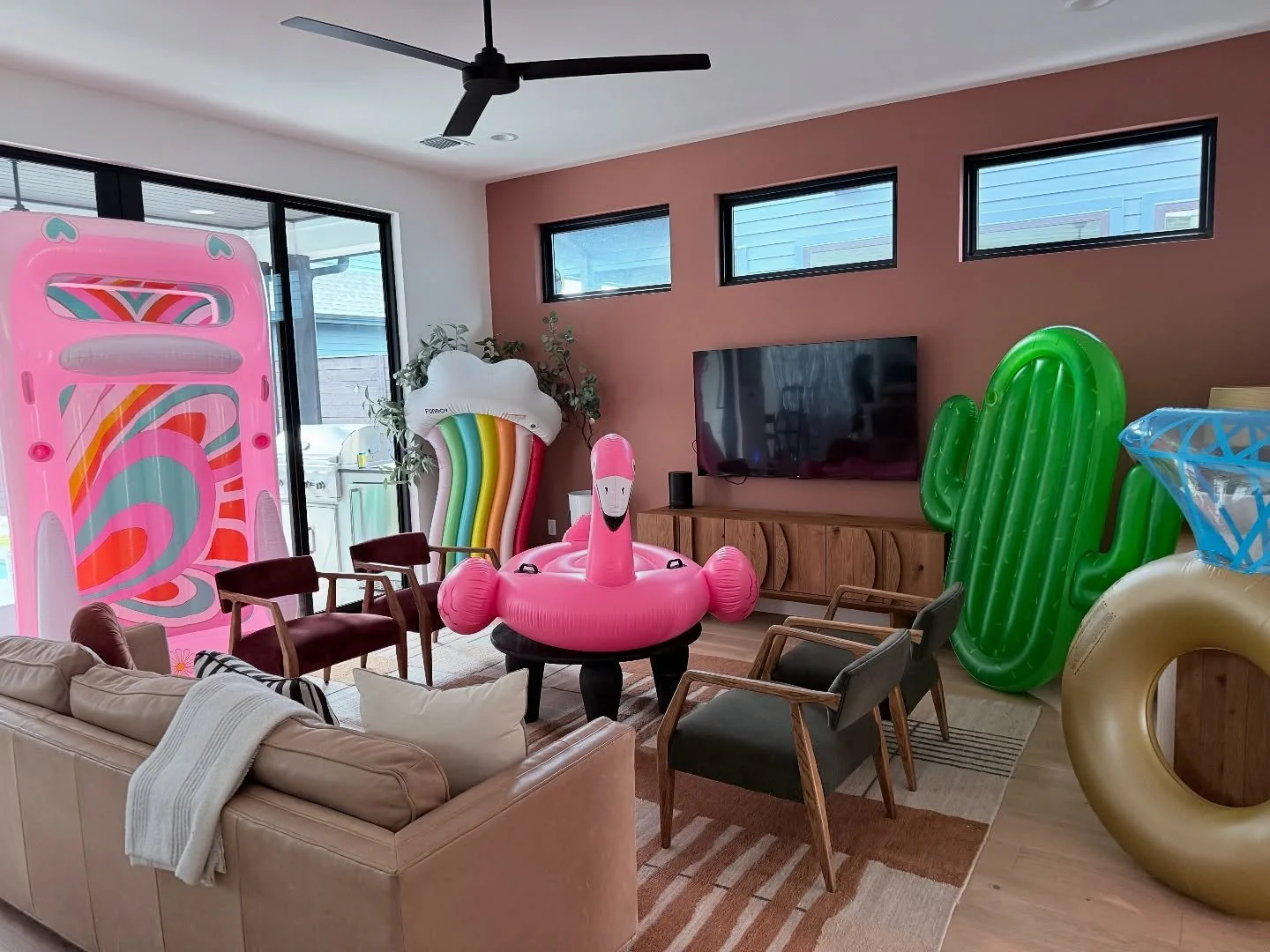 ✨ The Ultimate Bachelorette Weekend in Austin starts HERE 👇

💖 Custom Bach Decor setup?
💦 Pool floats inflated &amp; Insta-ready?
🛒 Kitchen stocked with snacks &amp; drinks?
🎤 Karaoke speaker delivered for late-night fun?

YES to all of the abov