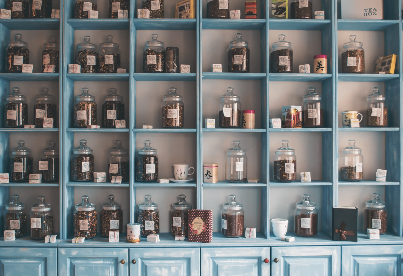 Shelves with jars of loose leaf tea in a shop display