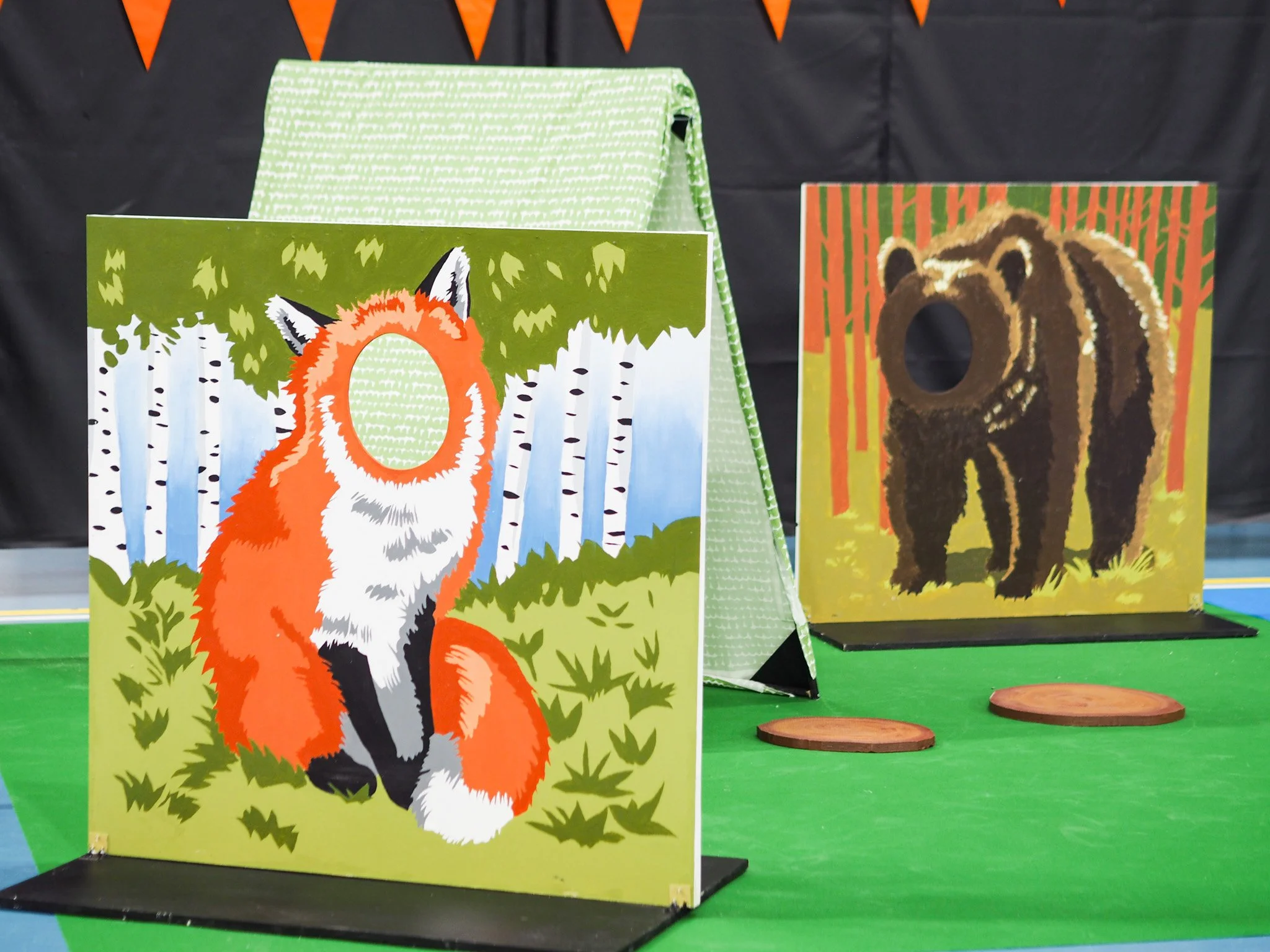 Lastenalueelta l&ouml;ytyy ihastuttava taikamets&auml; ja legopaja!🌲🐻

Lis&auml;ksi lapset p&auml;&auml;sev&auml;t tekem&auml;&auml;n tupsuel&auml;imi&auml; Taito Pohjois-Karjalan k&auml;sity&ouml;pajassa.

#tapahtumat #joensuu #kotiexpo