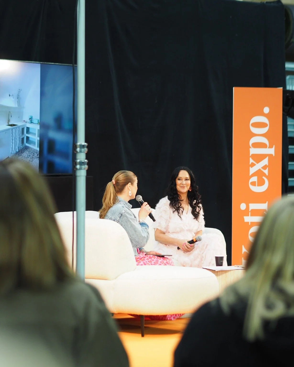 Wau, mik&auml; startti ensimm&auml;iselle messup&auml;iv&auml;lle!🧡

Viel&auml; ehdit tulla nauttimaan messutunnelmasta, viihtym&auml;&auml;n ja tekem&auml;&auml;n l&ouml;yt&ouml;j&auml;. 

T&auml;n&auml;&auml;n viel&auml; lavalla asiaa vuoden 2026 