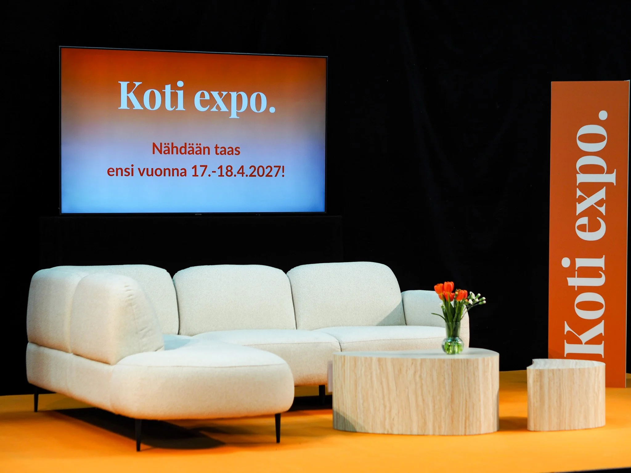 SAVE THE DATE 17.-18.4.2027🧡

Koti Expo palaa ensi vuonna Joensuu Areenalle! N&auml;hd&auml;&auml;n taas vuoden p&auml;&auml;st&auml;🥰

Lavan kalusteet @maskun_kalustetalo 🫶

#tapahtumat #joensuu #kotiexpo #messut