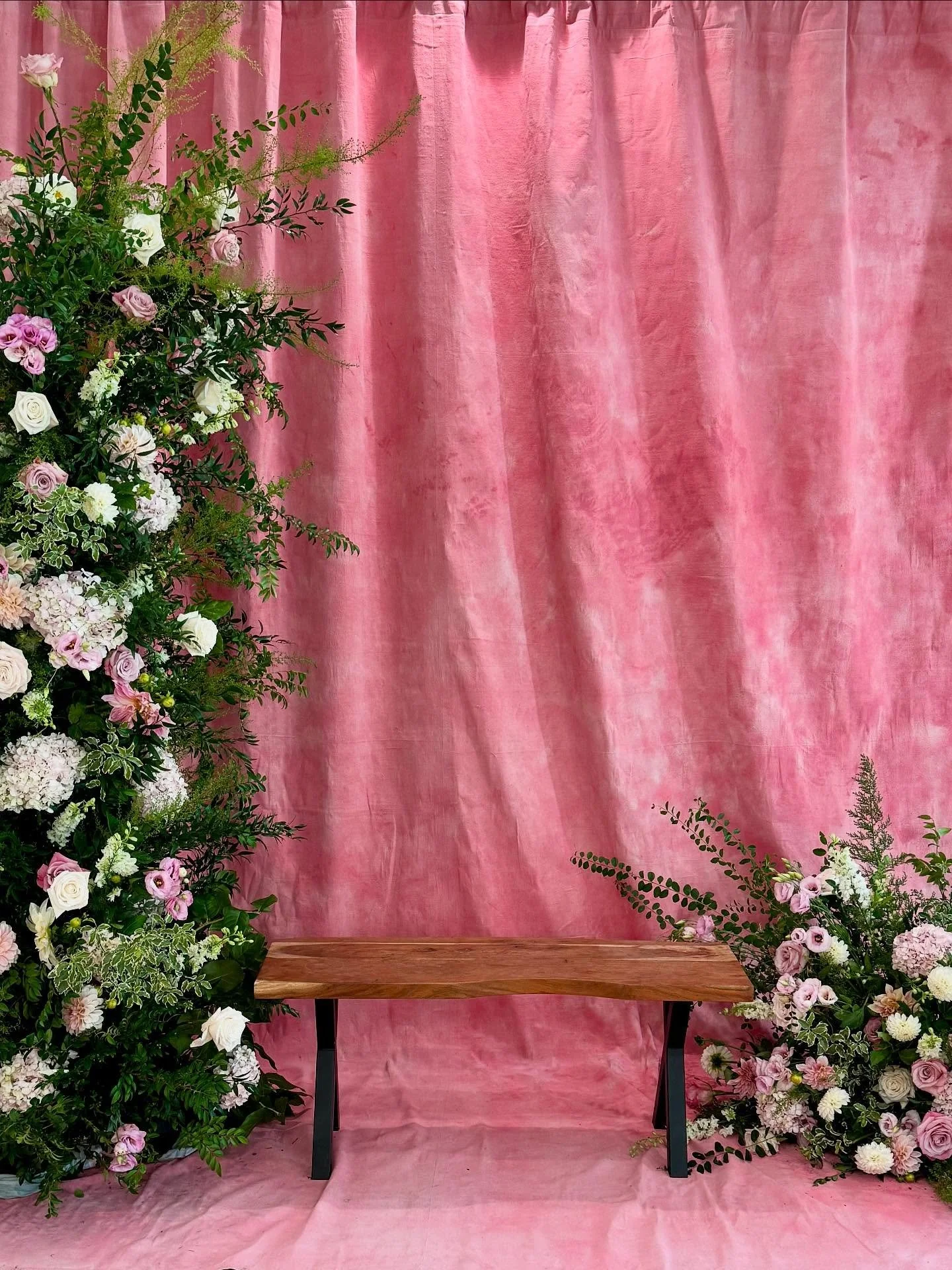 Some moments deserve a seat among the flowers. 💕