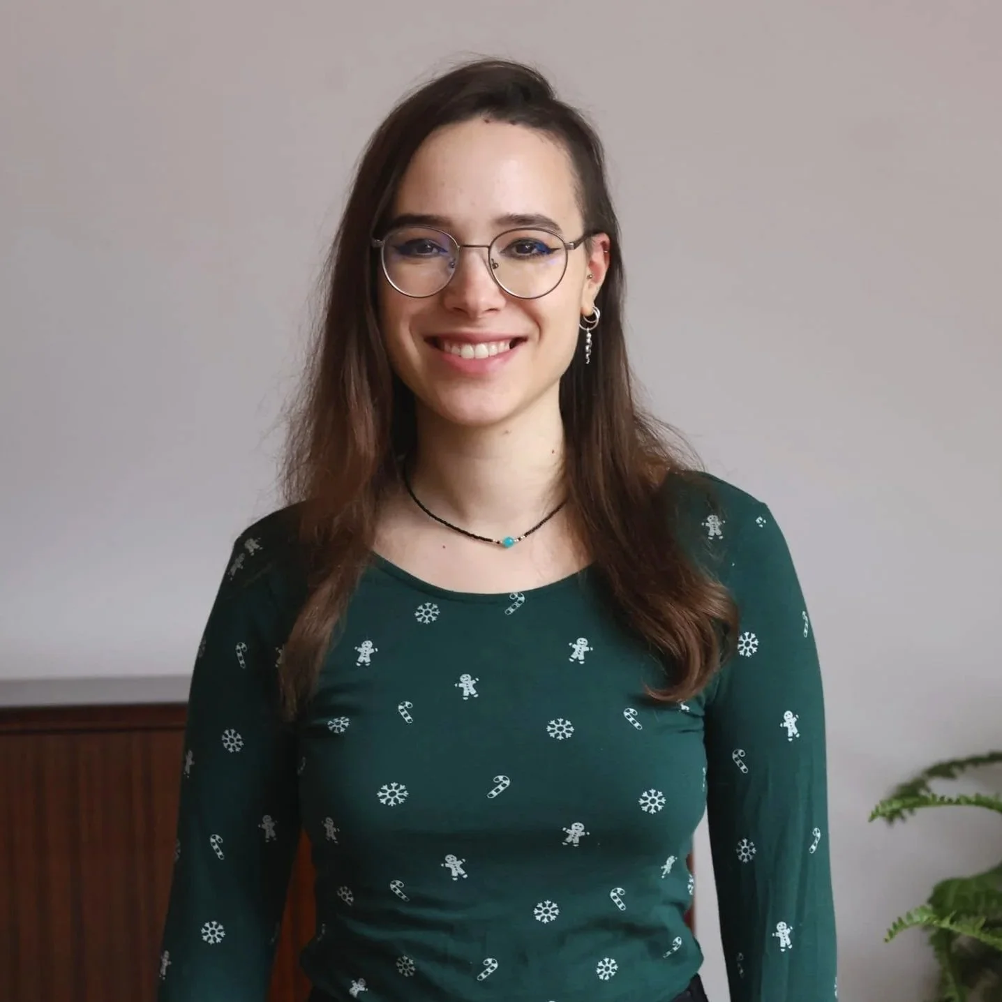 Mlada osoba u zelenoj majici