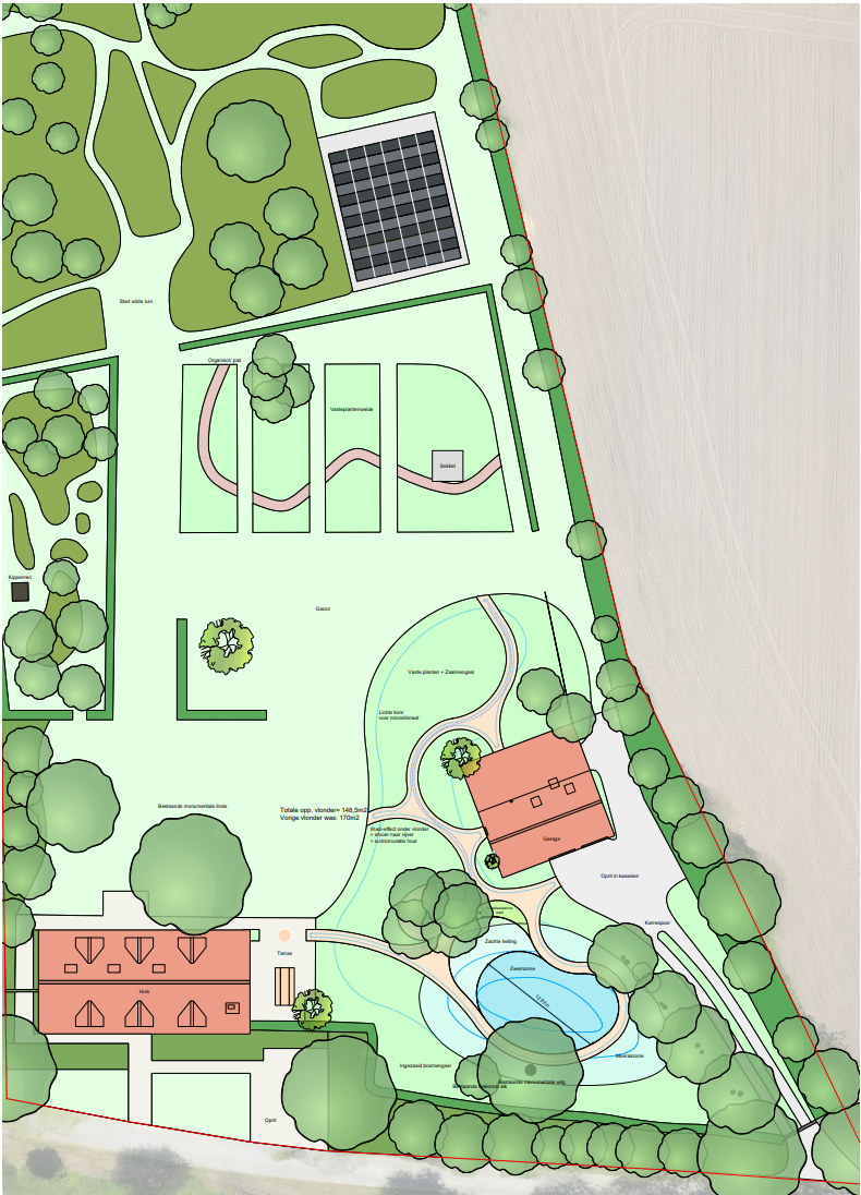 Gedetailleerd 2D-tuinontwerp grondplan met aanduidingen voor een woning, zwemvijver, organische vlonderpaden, een vaste plantenweide en een zonnepanelenveld.