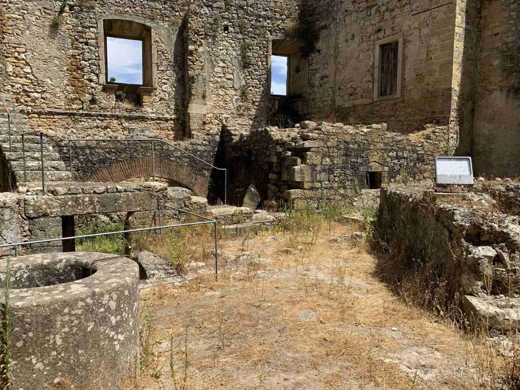 prince-henrys-old-palace-tomar.jpg