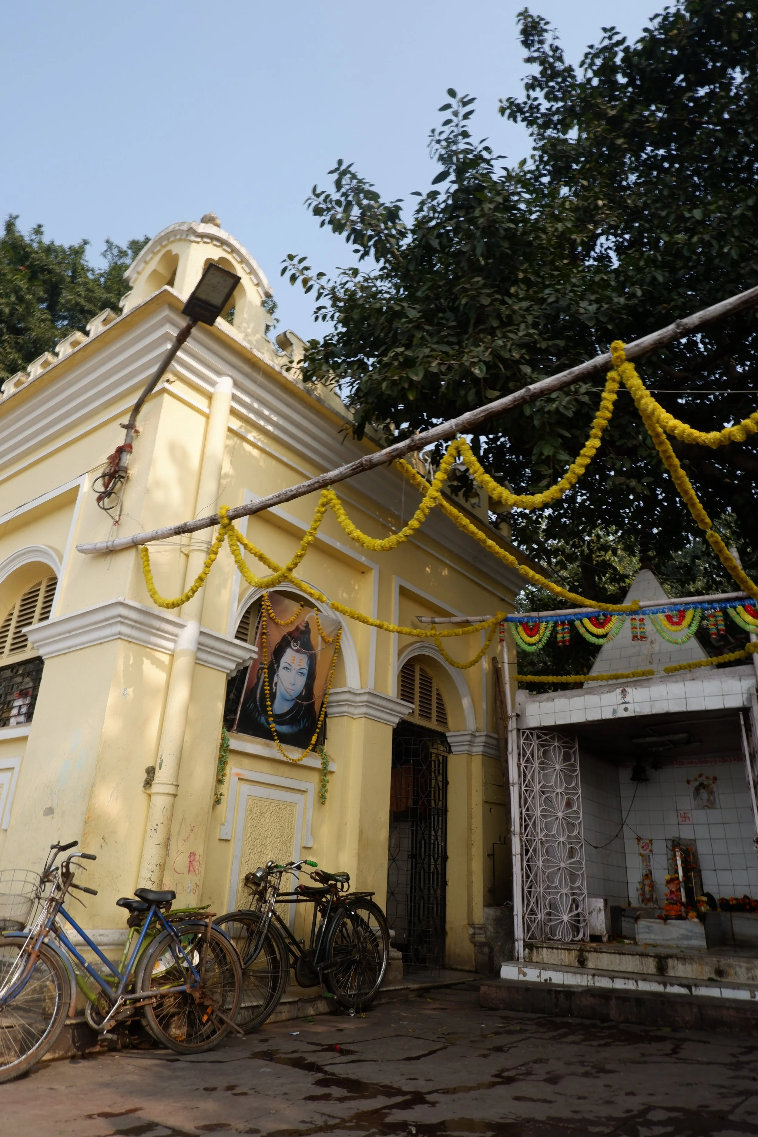 A Shib-mandir (Shiva temple) on the banks of  Bagbazar Ghat.