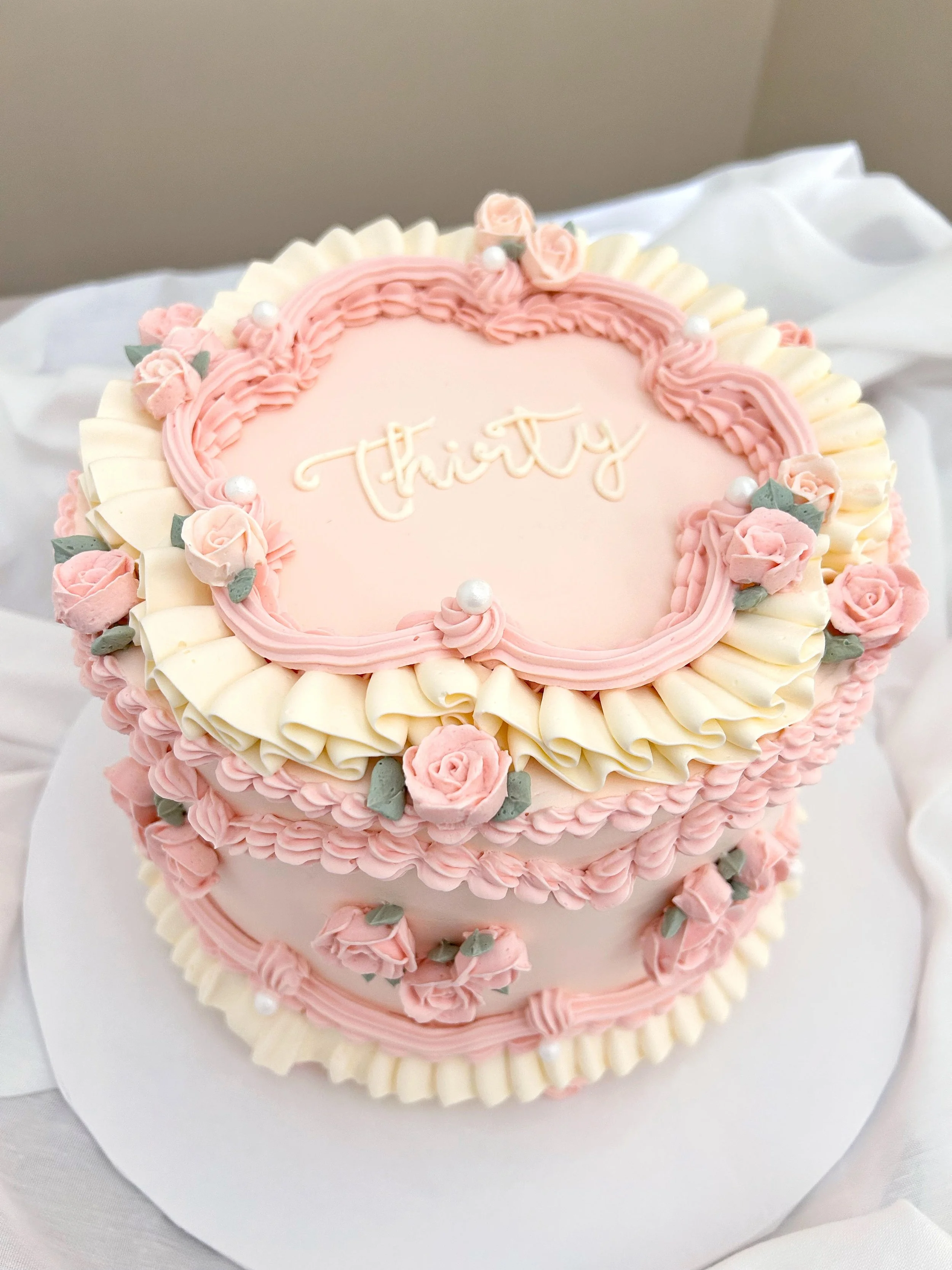Vintage cake Thirty 1.jpg