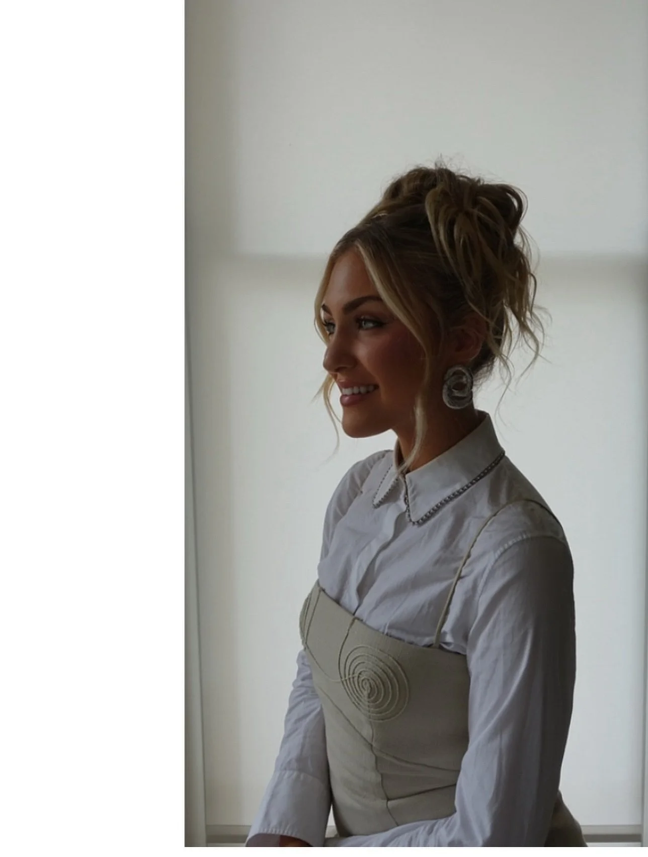 A vision with the perfect up-do! Perfect for all the Spring and Summer CELEBRATIONS… 
.
.
.
#melbournehairdresser #toorakhairsalon #melbournehair #toorakhair #melbournehairgoals #melbourneblonde #toorakblonde #blondeextensions #melbourneextens