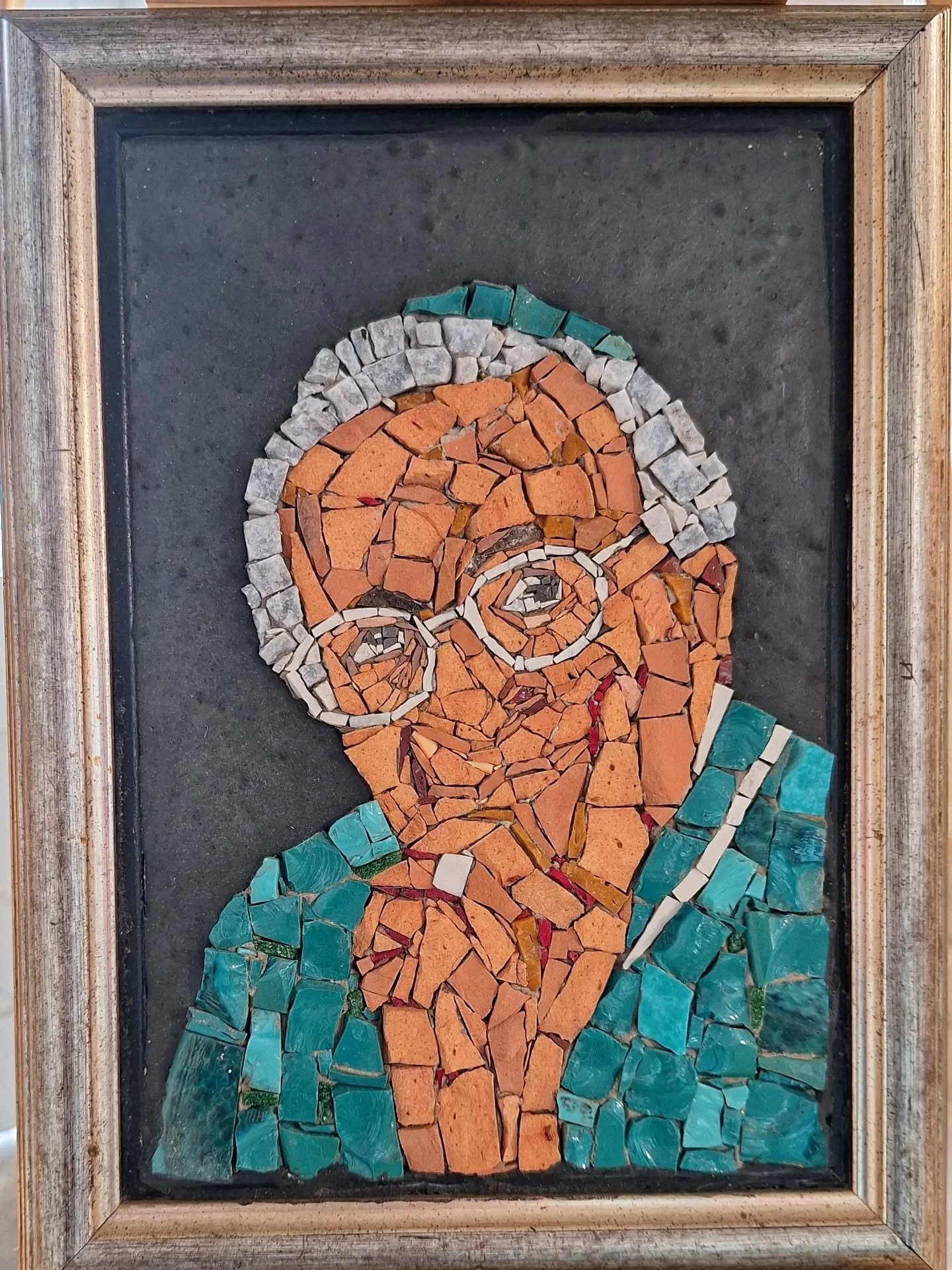 Ceramic exhibition by 1895 Art Gallery and the artist Marcelino Manhula in the Desmond and Leah Legacy Foudation. Done with different color rock pieces. Fascinating art pieces.