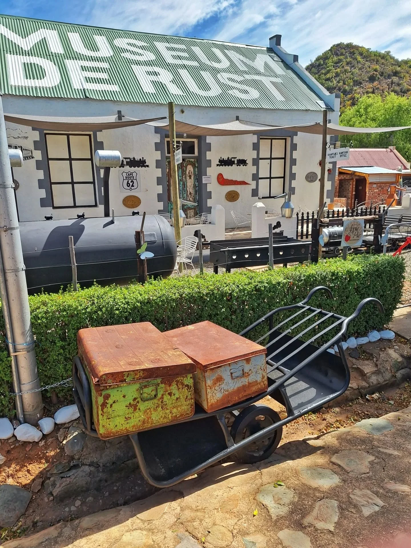 A quick stop at De Rust. An interesting village close to Oudtshoorn. #DeRust