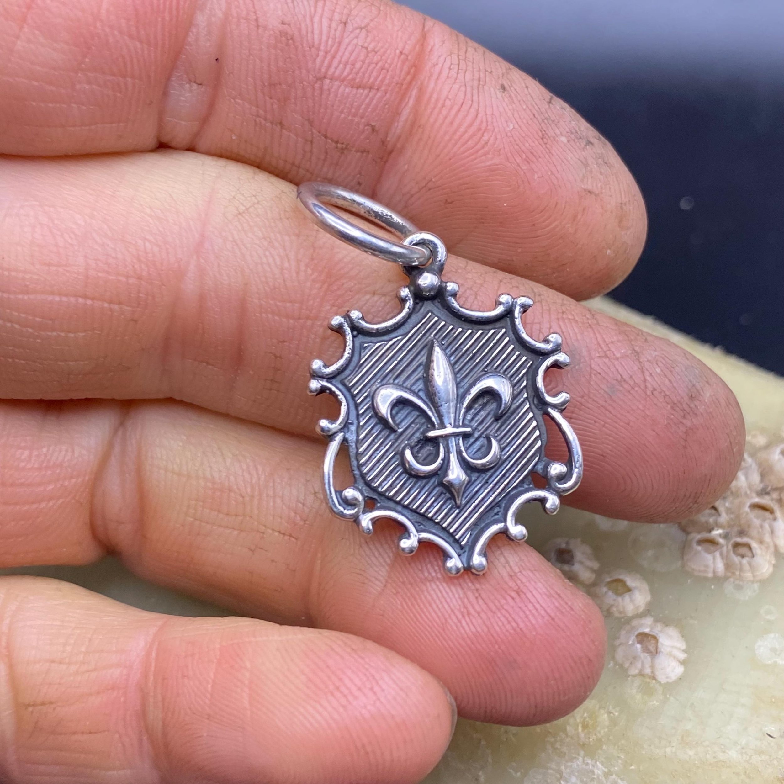 https://i.etsystatic.com/32060599/r/il/9f0971/6578965647/il_fullxfull.6578965647_b7p9.jpg