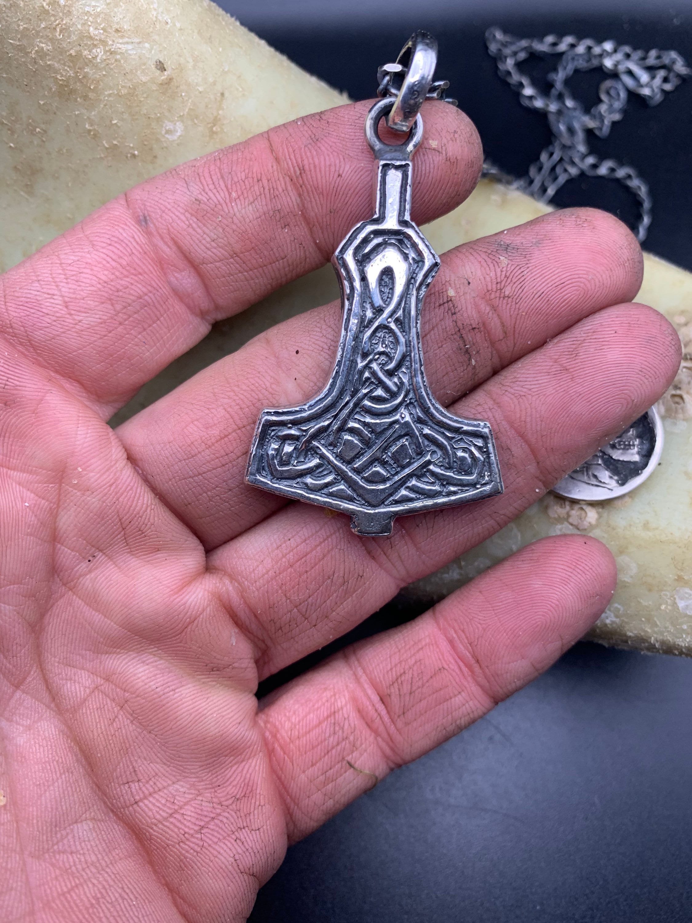 https://i.etsystatic.com/32060599/r/il/940447/4439930402/il_fullxfull.4439930402_af9m.jpg