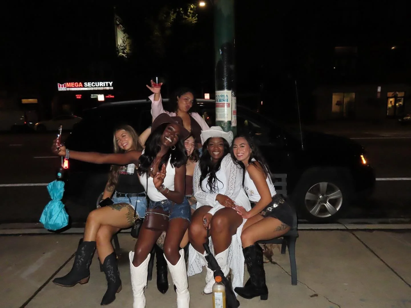 Love them badddd. Got to celebrate love on this quick trip home💫💛