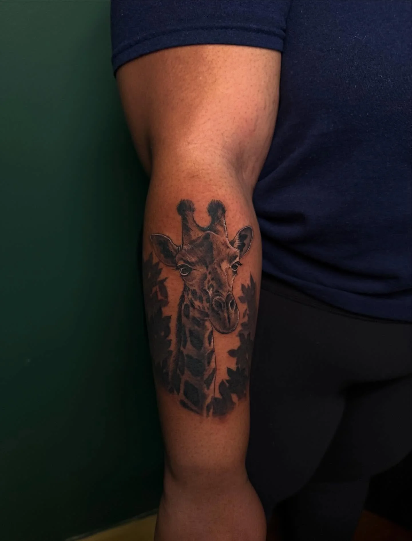 Sweet lil giraffe for Kiersten✨ 
&bull;
&bull;
&bull;
&bull;
&bull;
#tattoos #blackandgreytattoo #giraffe