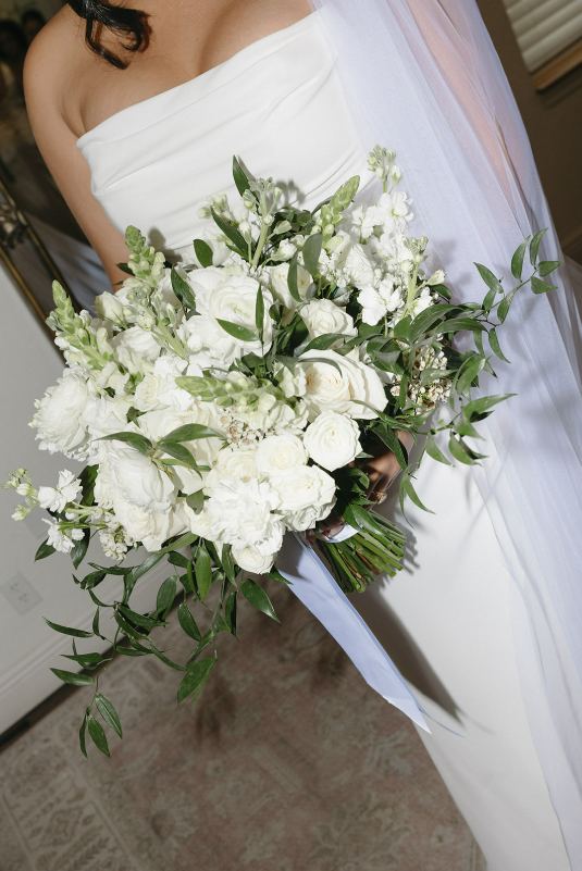 destination wedding luxury weekend - bouquet.png