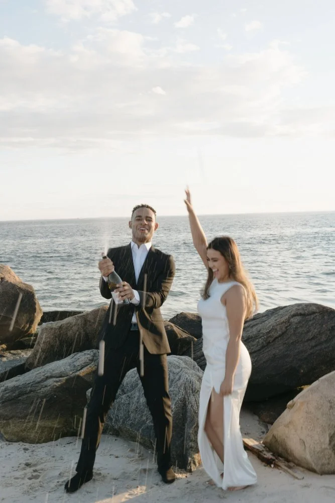 lovers engagement session at the beach
