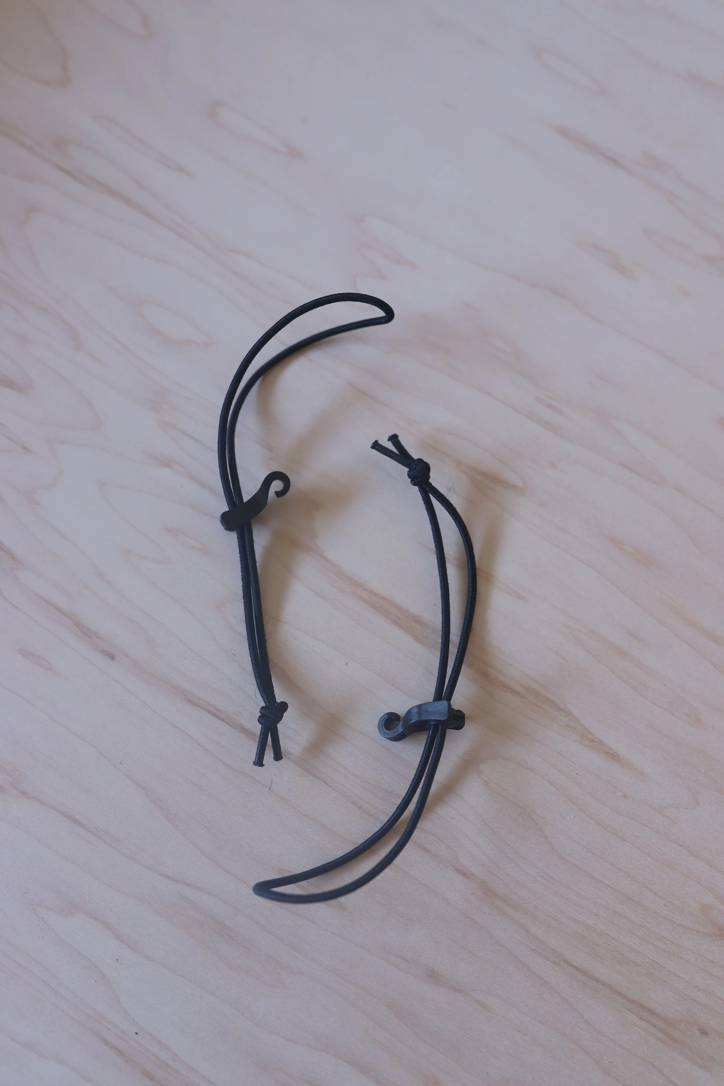 2x removable bungee hooks