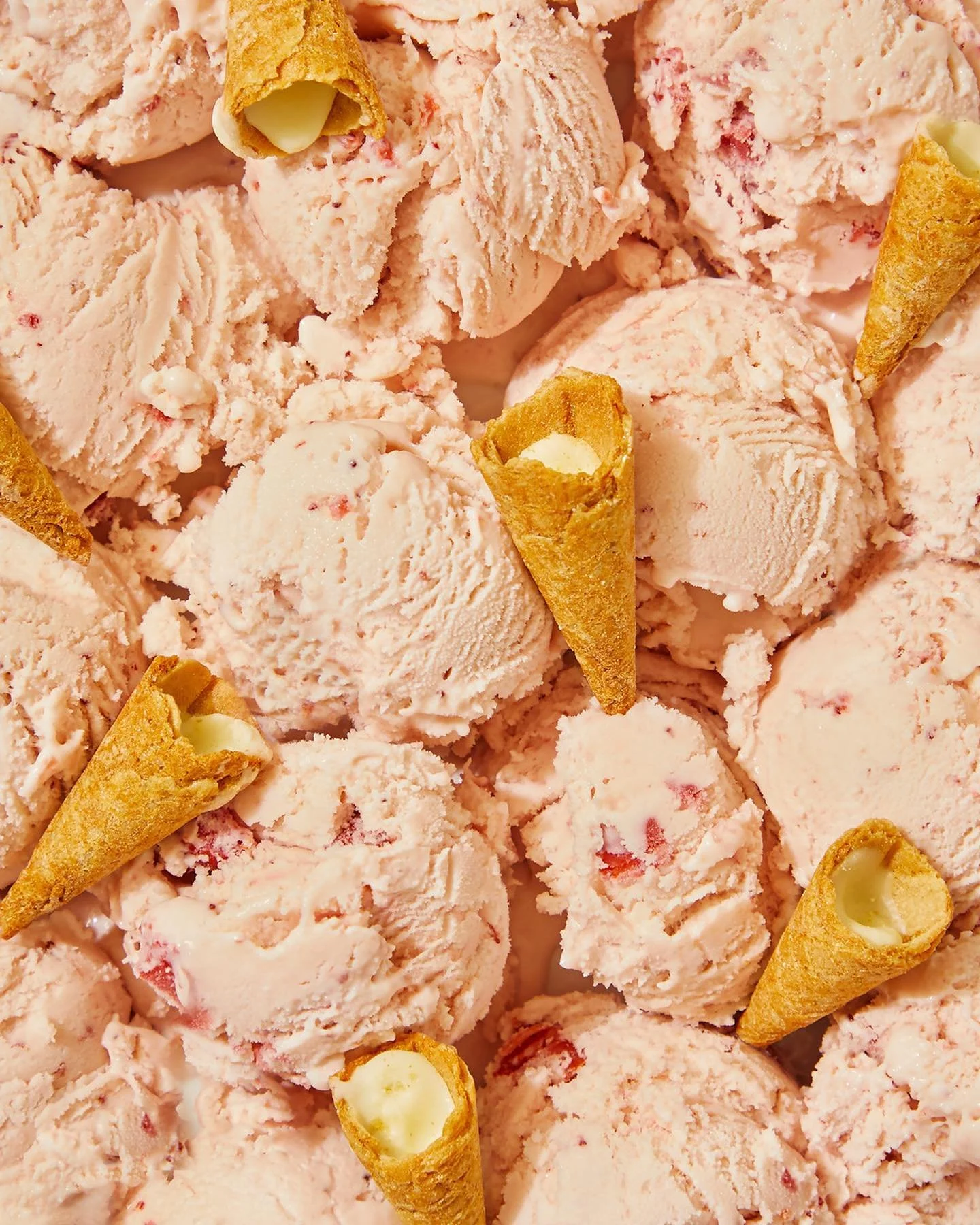 Breaking my return to posting on IG with these delicious close-ups of icecream scoops with @muddybites for @sirclemedia 🍨 Special thanks to @sarahrichardsonphoto for her advice on how to get crisp ice cream shots before it melts.