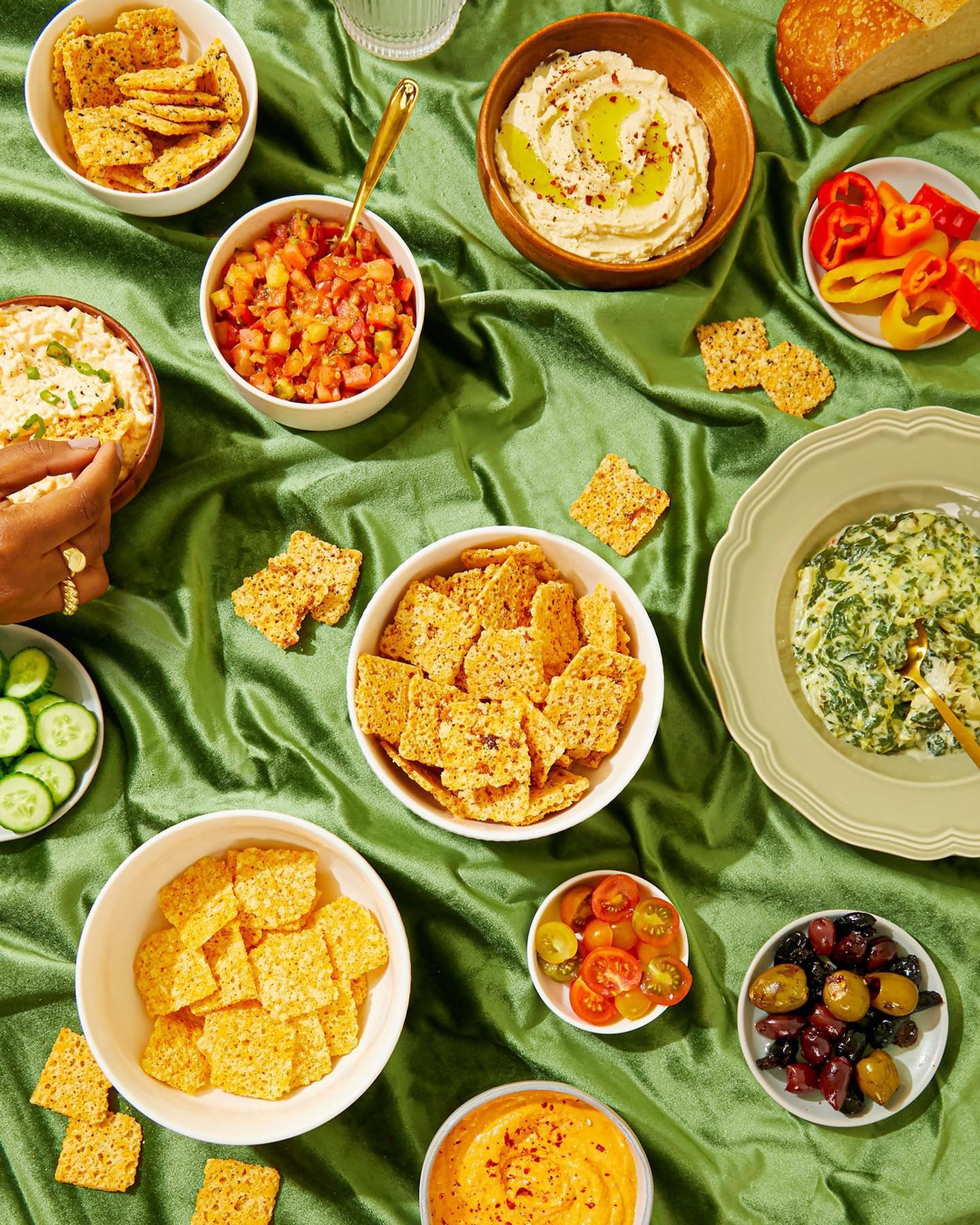 A little late to posting these, but here&rsquo;s a few of my favorite holiday related posts! @sonomacreamery @muttipomodorousa @yumearth @wildplanetfoods @sirclemedia