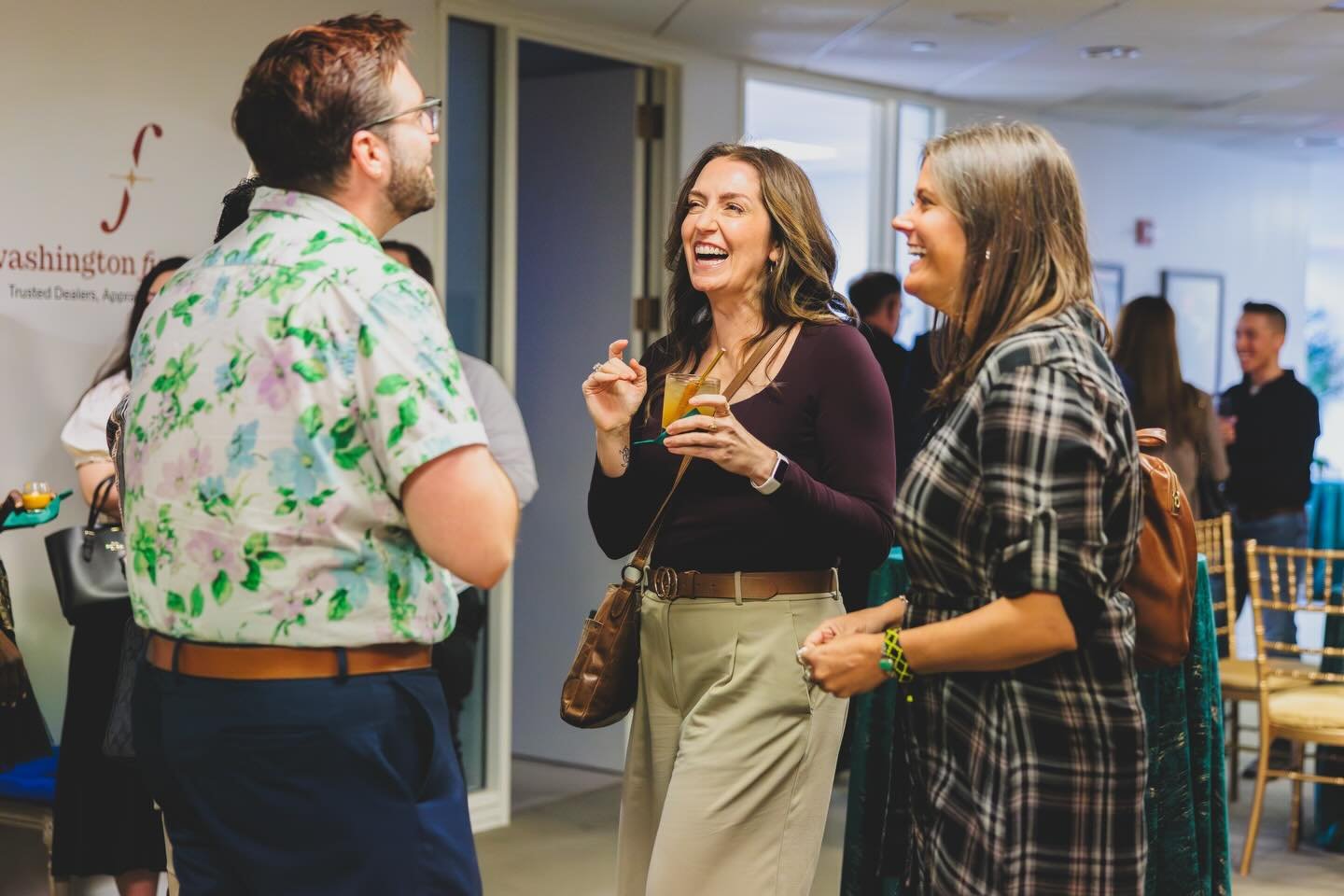 I had the privilege of shooting the grand opening of the @washingtonfineviolins new location in Washington DC.

It was a delightful evening with a community full of talented musicians who truly shared a love and respect for one other which was so bea