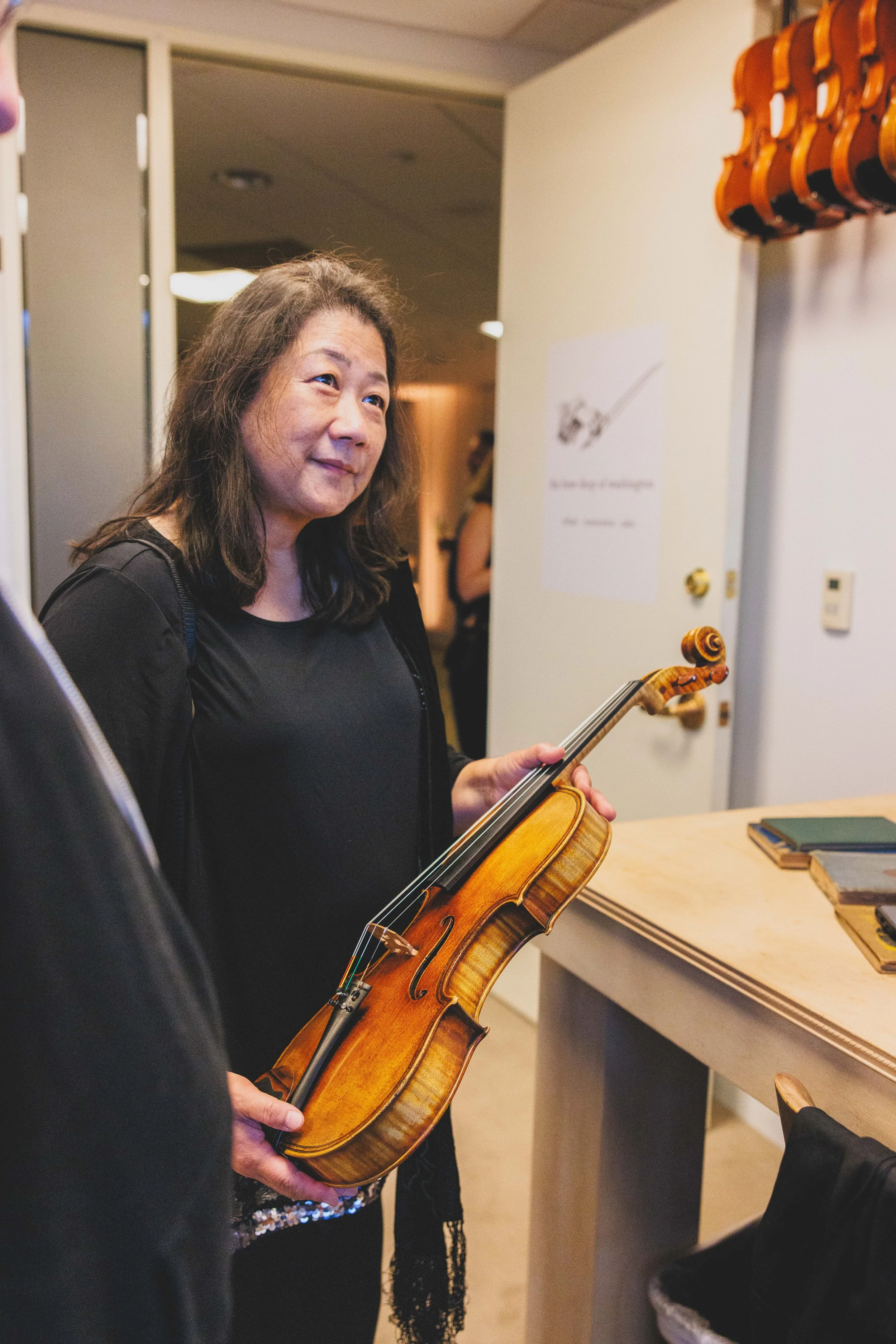251019_WashingtonFineViolins_GrandOpening_KMAL_0871.jpg