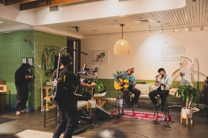 Photographed an evening @kapowbuddy, with some talented artists including @rinew1n. Go check her out! 

This was in collaboration with @ironworksvisuals @anngdang @jamieloretefilms @nolxnvo @_noisefloor and a few more crew members! 

The crew filmed 