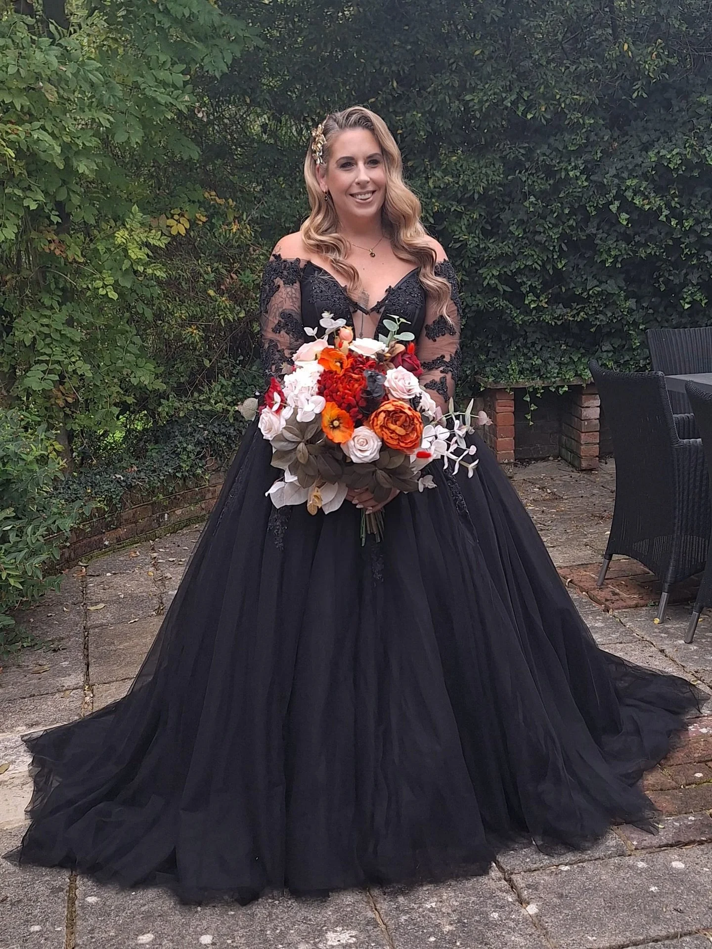 LUCY 🖤 

Our very own goth bride! Iv known Lucy many years now and every single detail of her wedding was perfectly her down to a T. An electric harp player playing rock classics, skulls in every corner, ghosts on her nails and a BLACK WEDDING DRESS