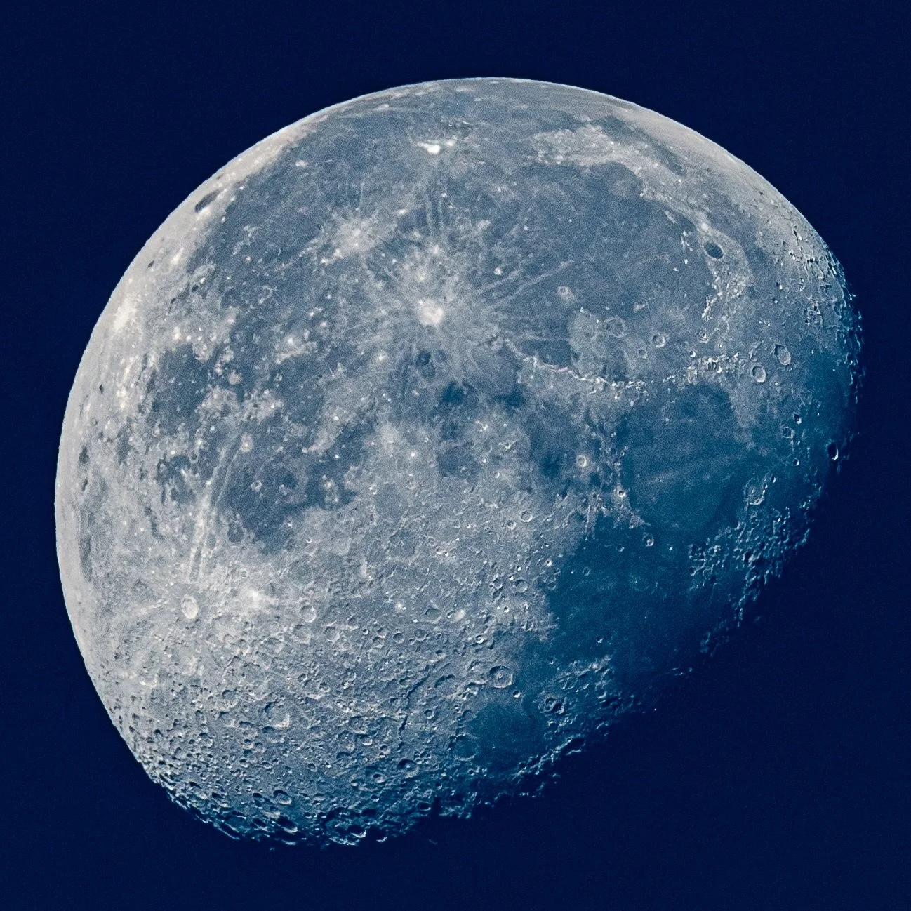 One day we will learn that our dna originated on the moon. this is the moon from Puerto Rico, an island on the center of the universe. 

#moonphotography #darksideofthemoon #moonlight #moon #luna