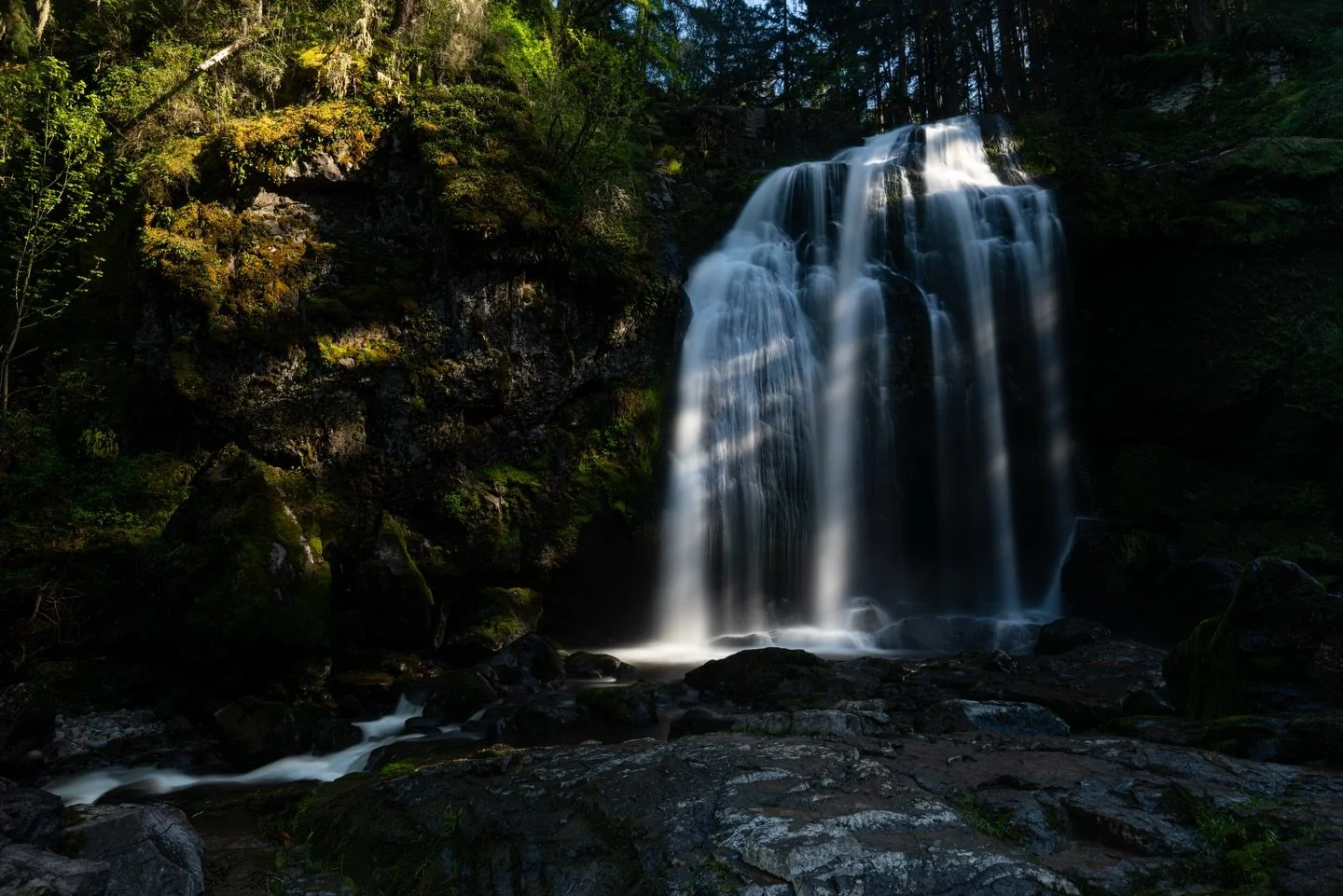 it is getting warm, hanging at waterfalls is in season!

#washingtonstate #pnw #pnwisbeautiful #pnwphotographer #waterfalls