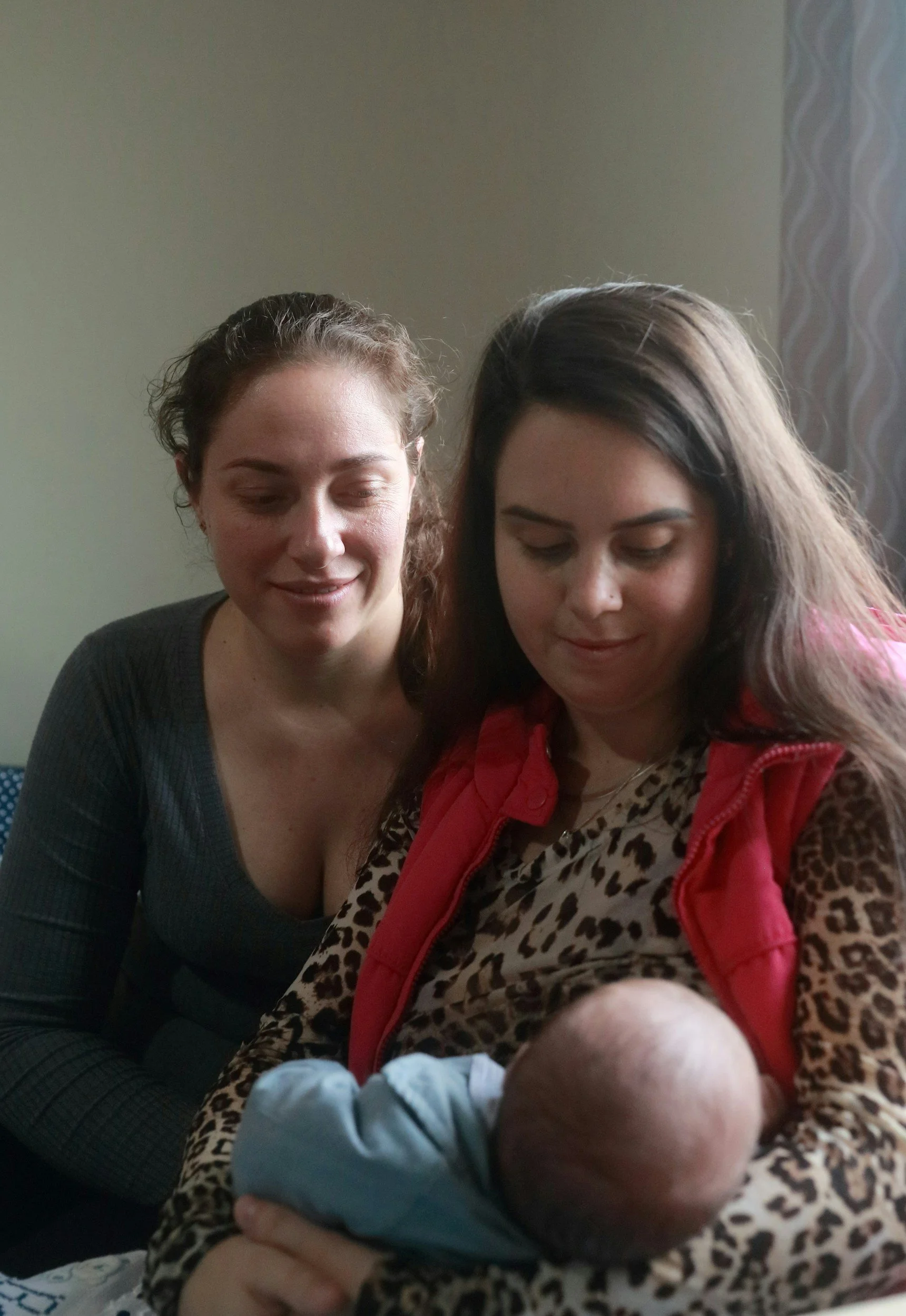 What Does Co‑Lactation Look Like in Real Life: A Guide for Two‑Mom, Two‑Dad, and Queer Families