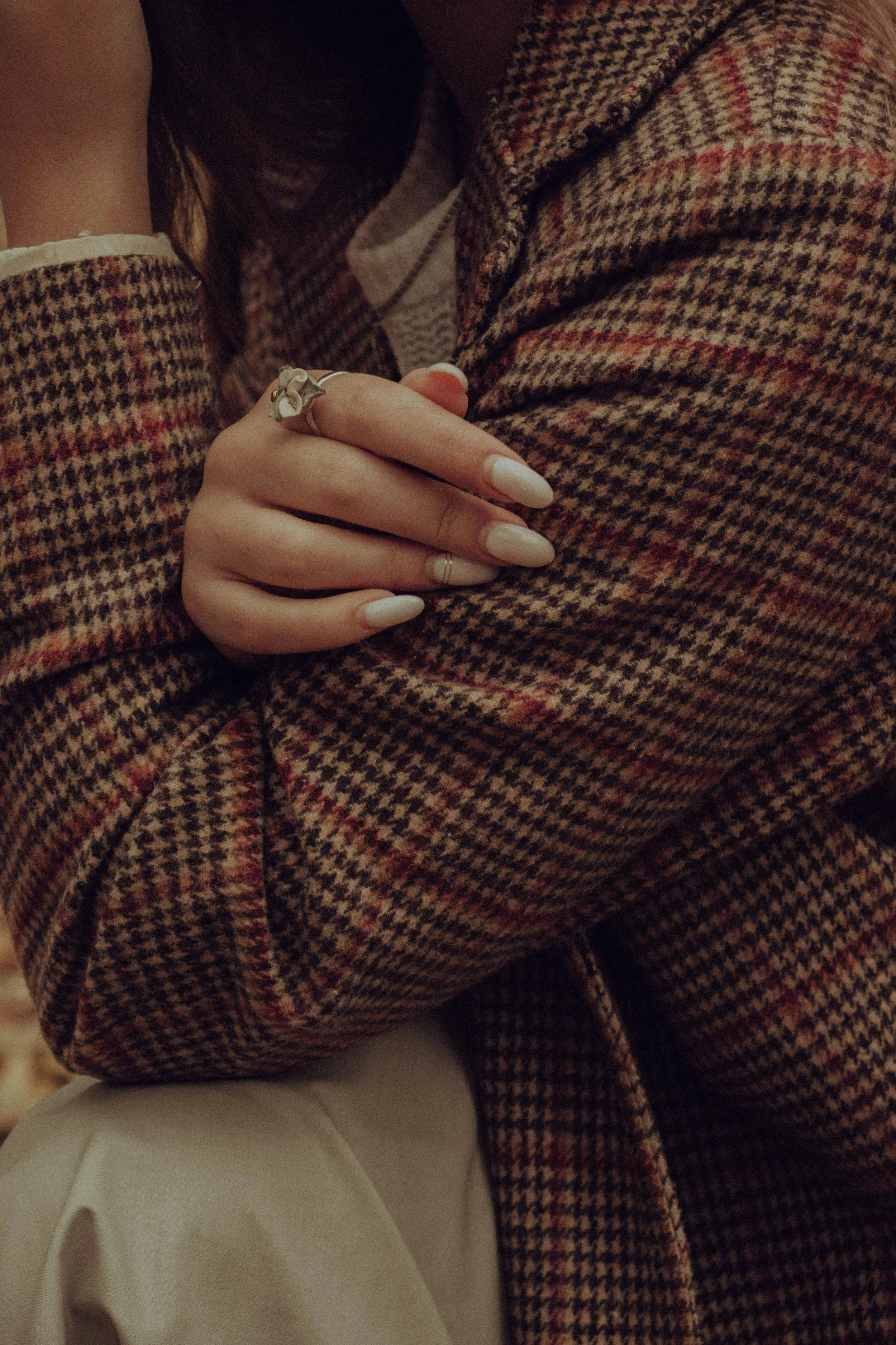 Building a Chic Fall Wardrobe on a Budget: Seasonal Colors, Trends & Smart Layering